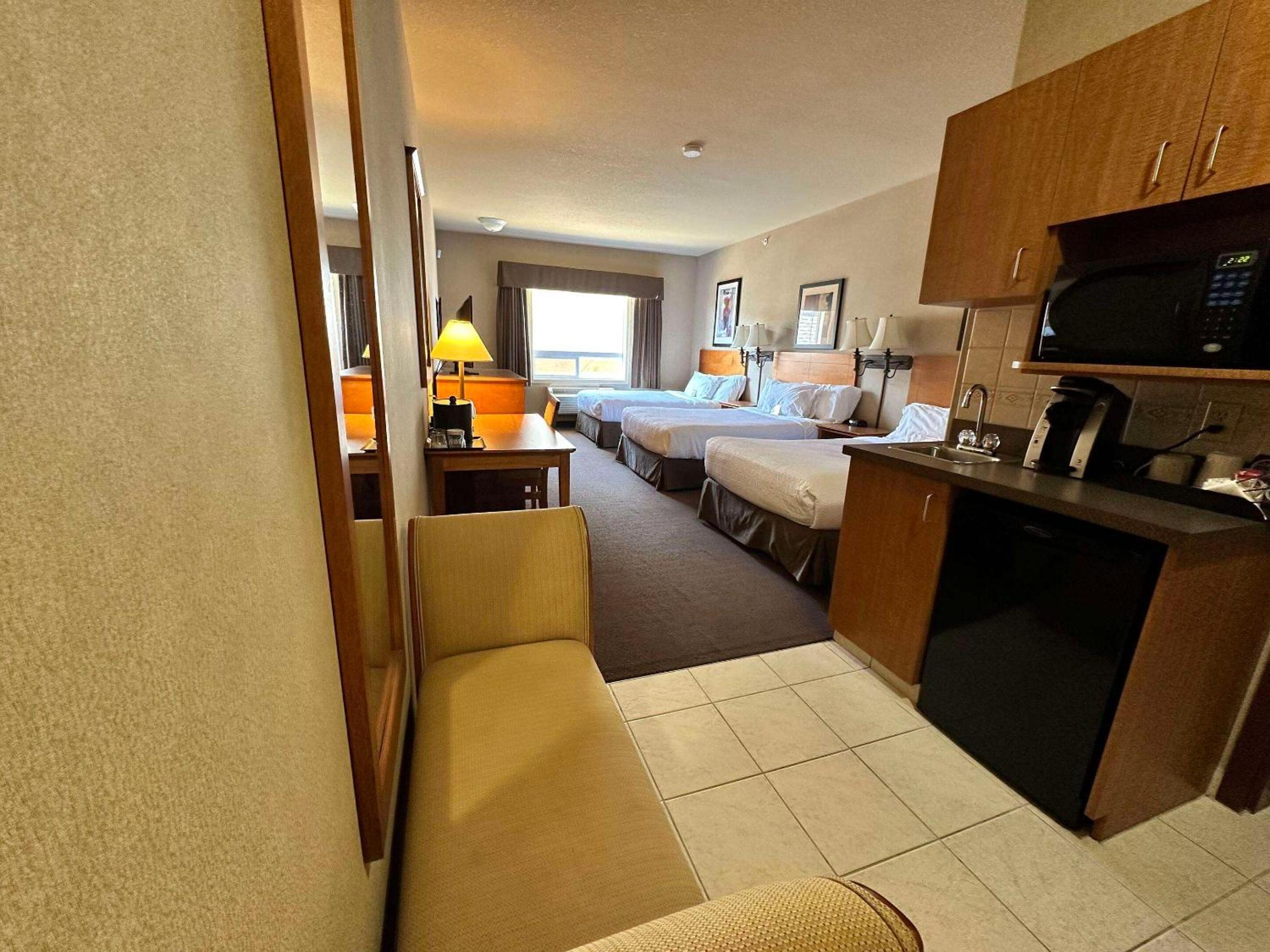 King Room With Roll-In Shower - Disability Access/Non Smoking/Ground Floor - Photo 33