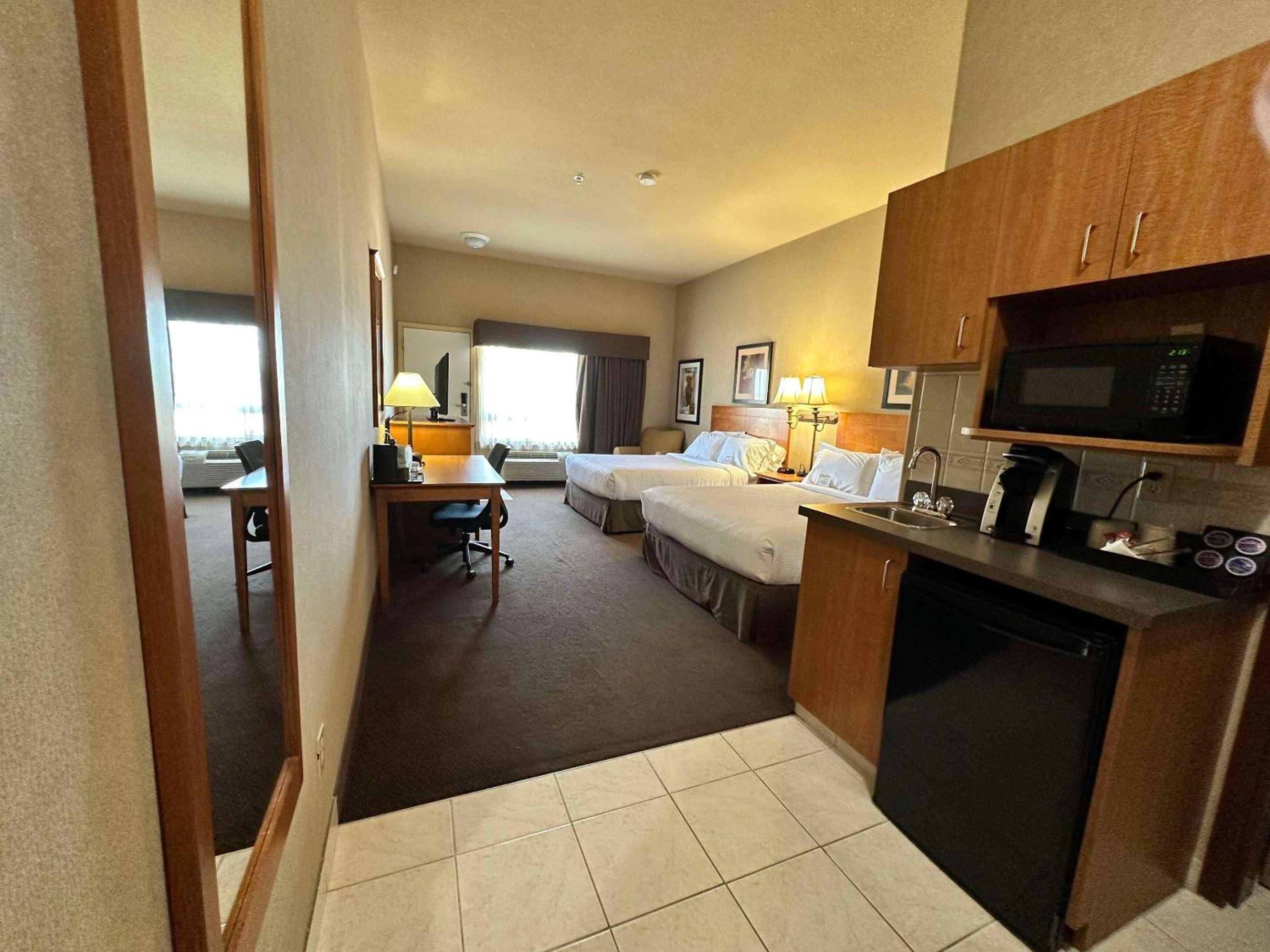 King Room With Roll-In Shower - Disability Access/Non Smoking/Ground Floor - Photo 10