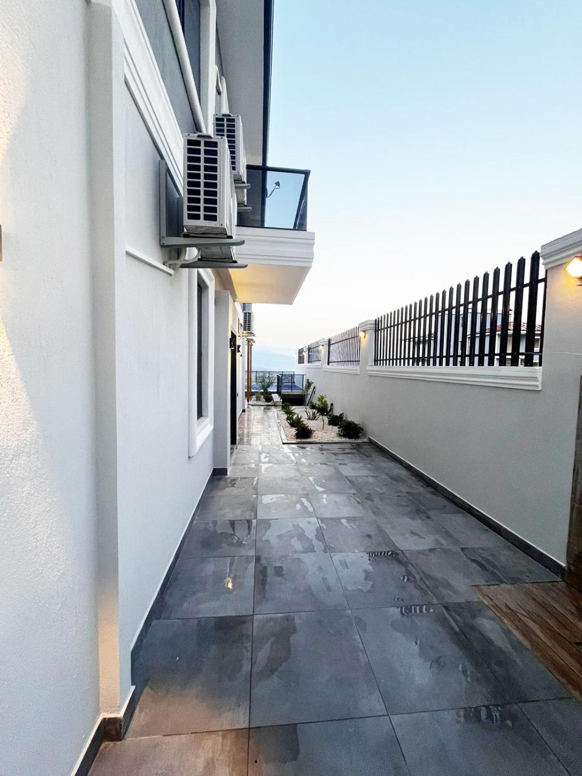 Three-Bedroom Villa photo 3