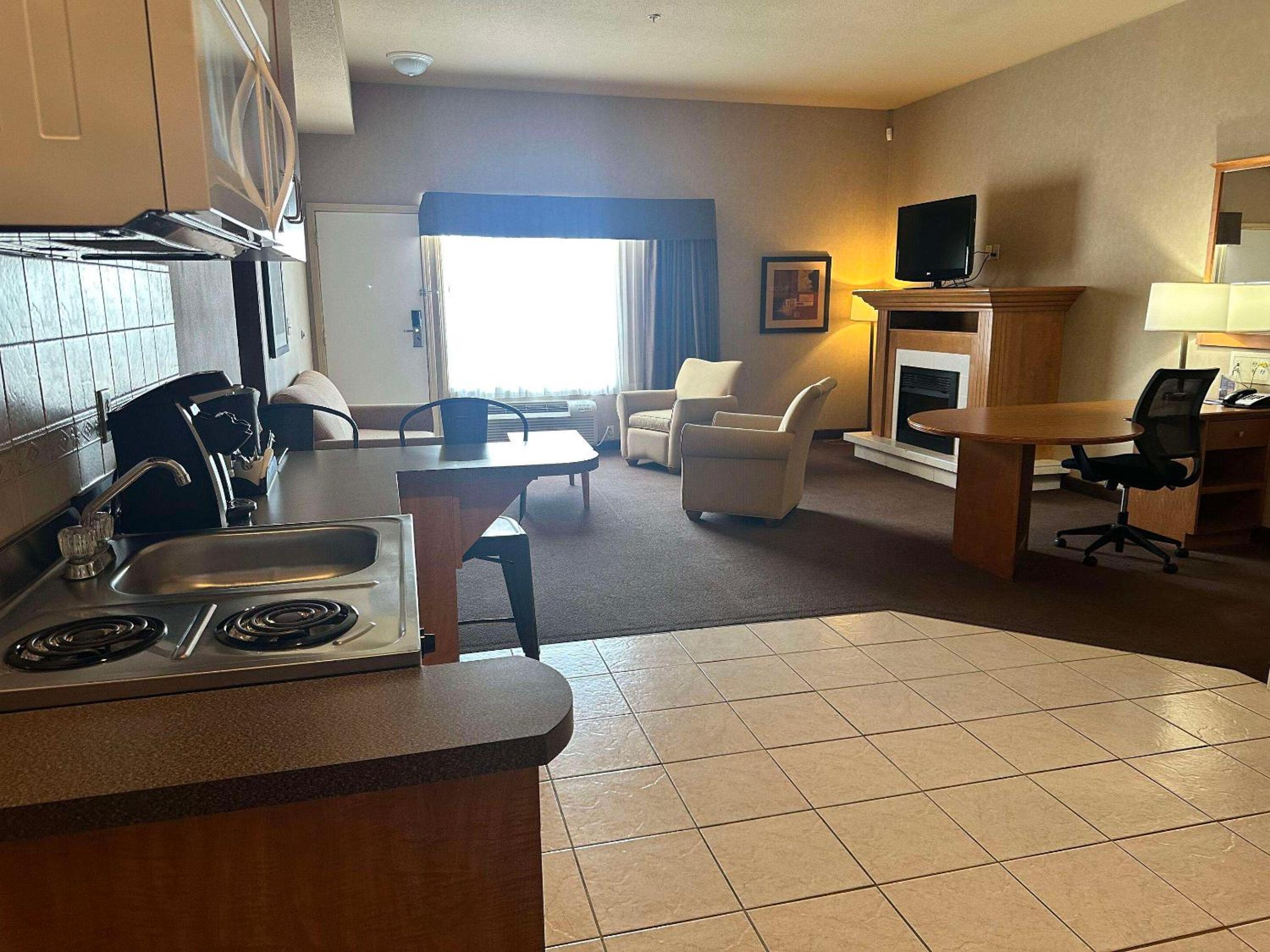 King Room With Roll-In Shower - Disability Access/Non Smoking/Ground Floor - Photo 42