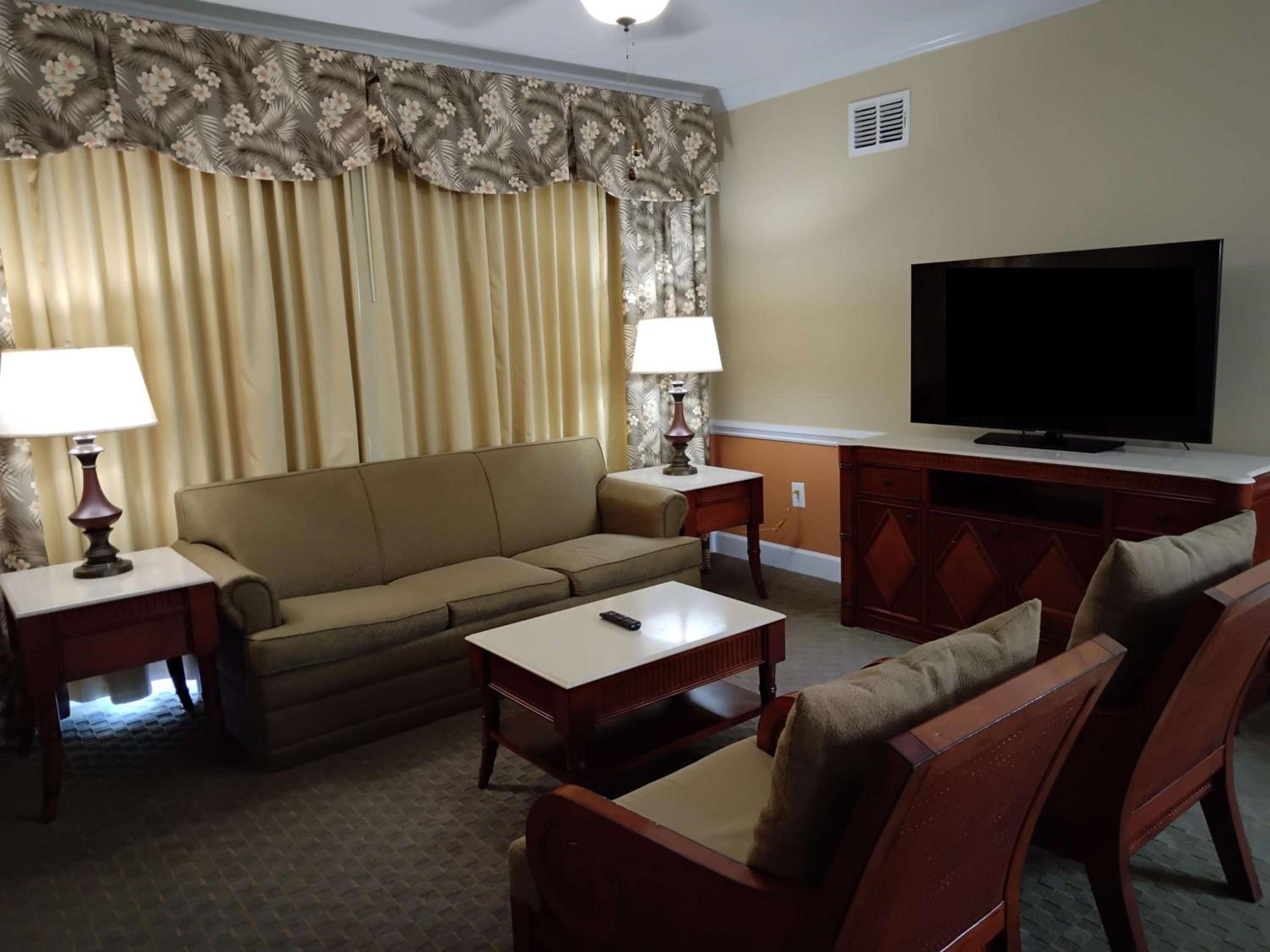 Three-Bedroom King Suite with Queen Beds and Sofa Bed thumbnail 6
