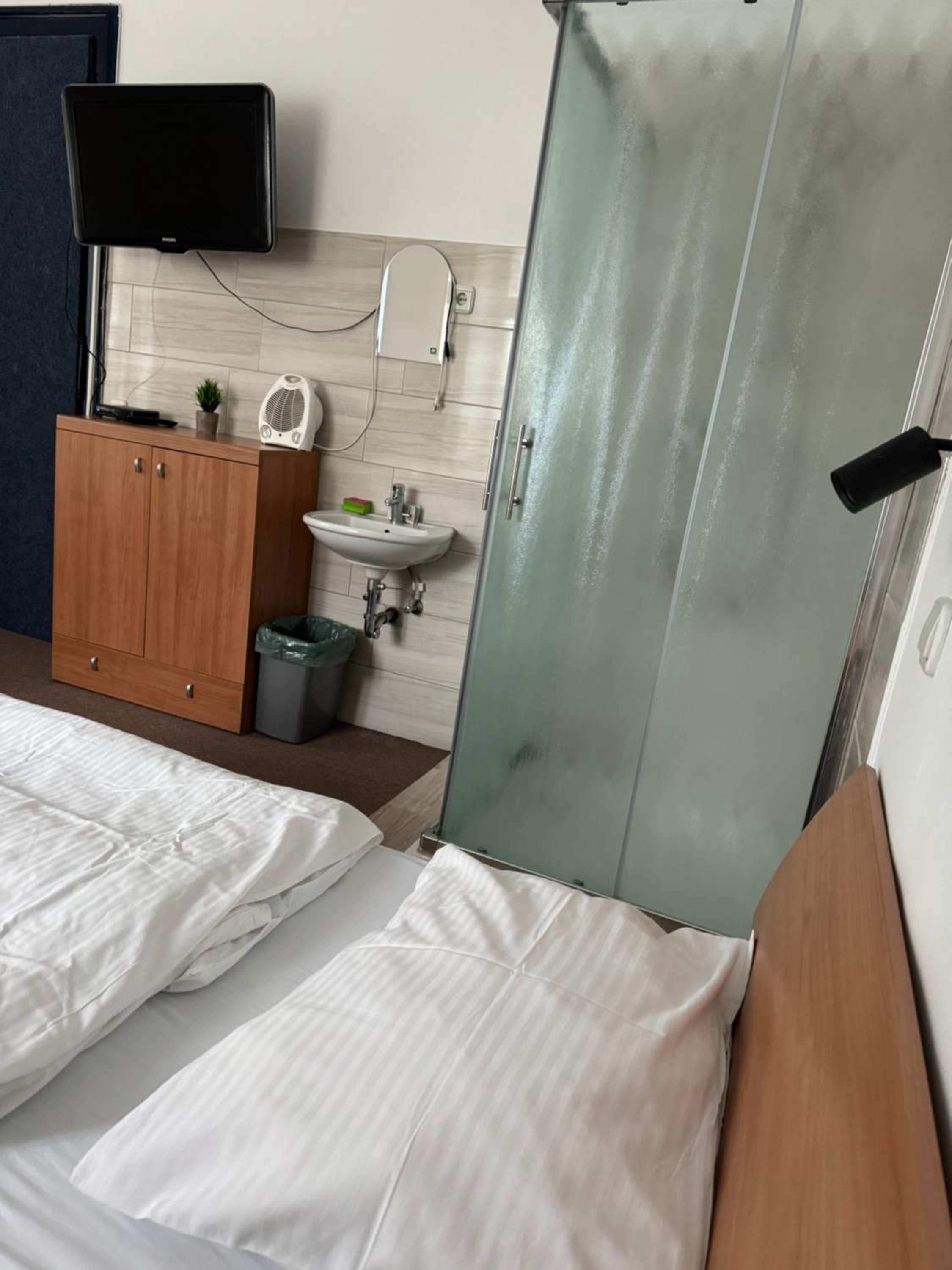 Quadruple Room with Shower photo 3