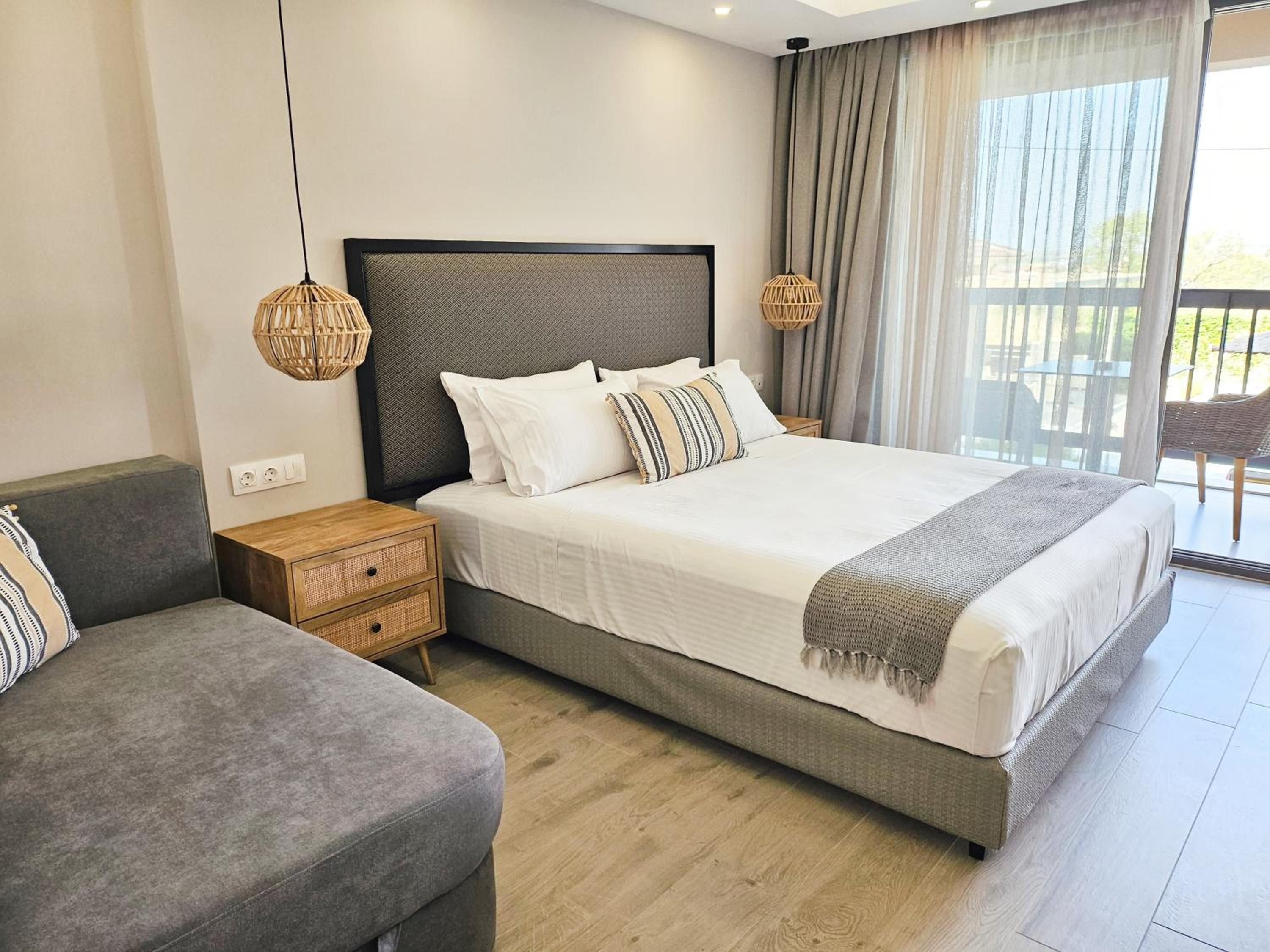 Deluxe Triple Studio with Pool View