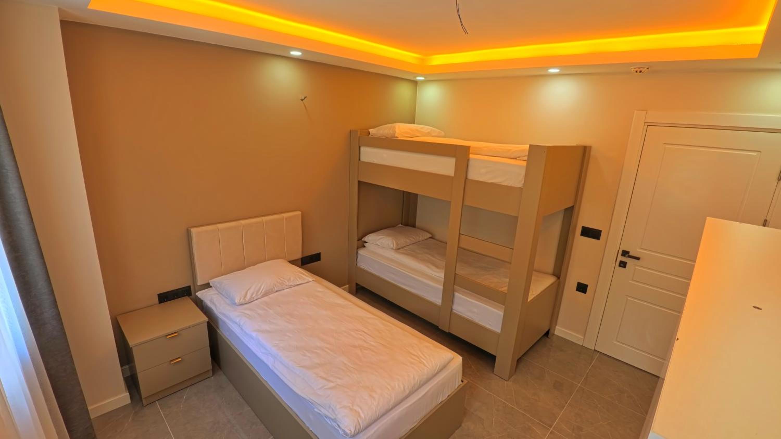 Family Two-Bedroom Apartment with View photo 2