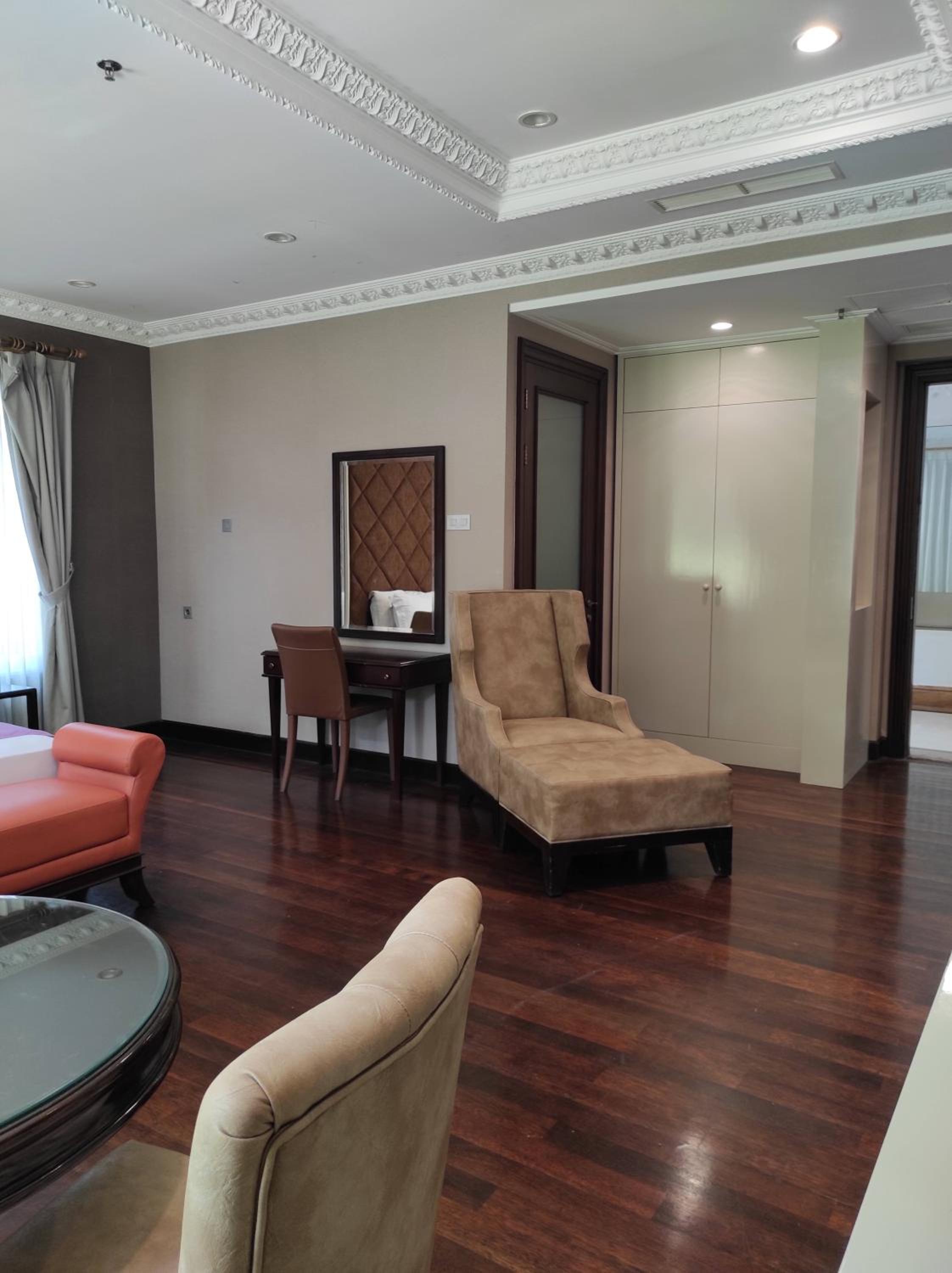 Deluxe King Room - Photo 5