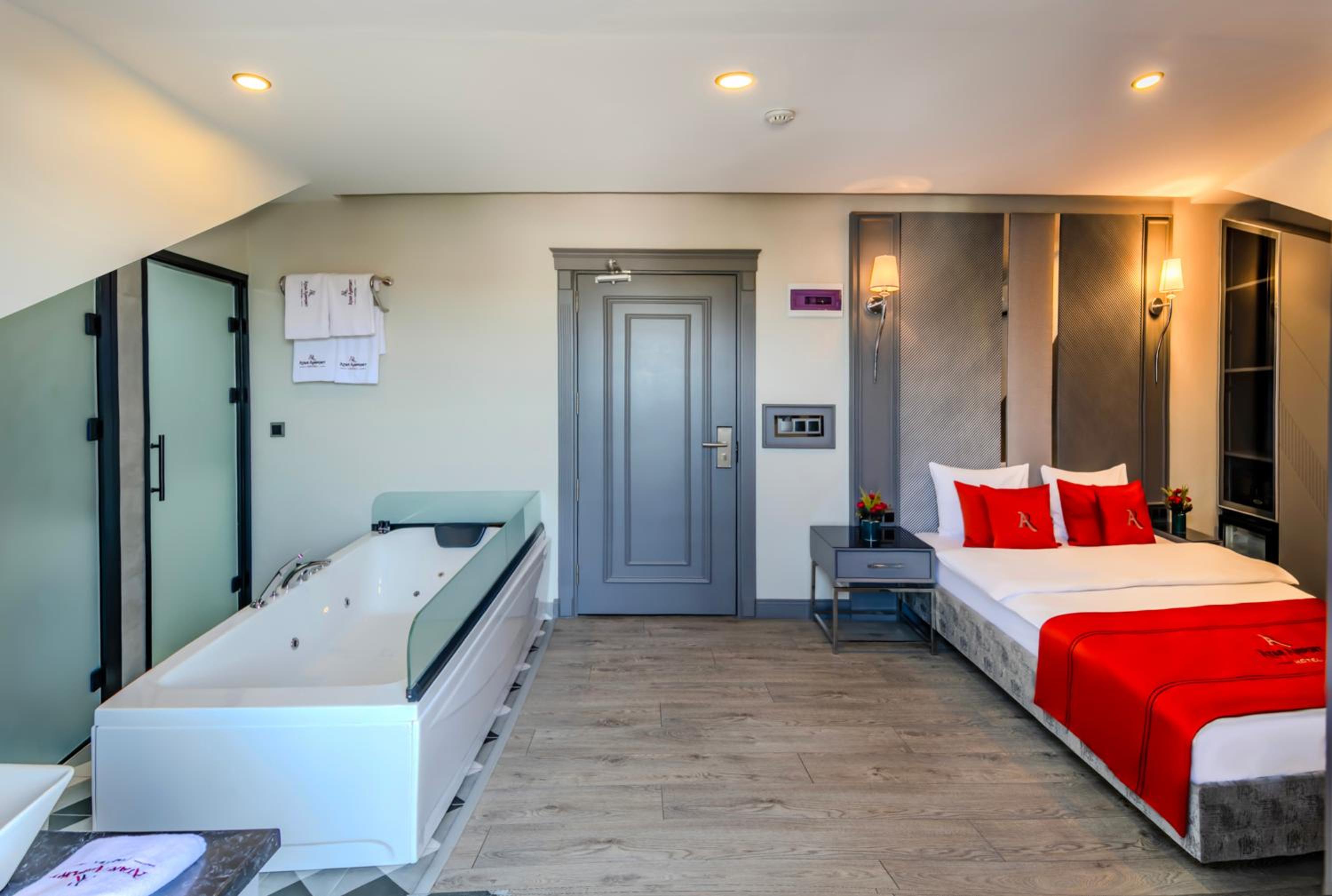 Queen Room with Spa Bath - Photo 11