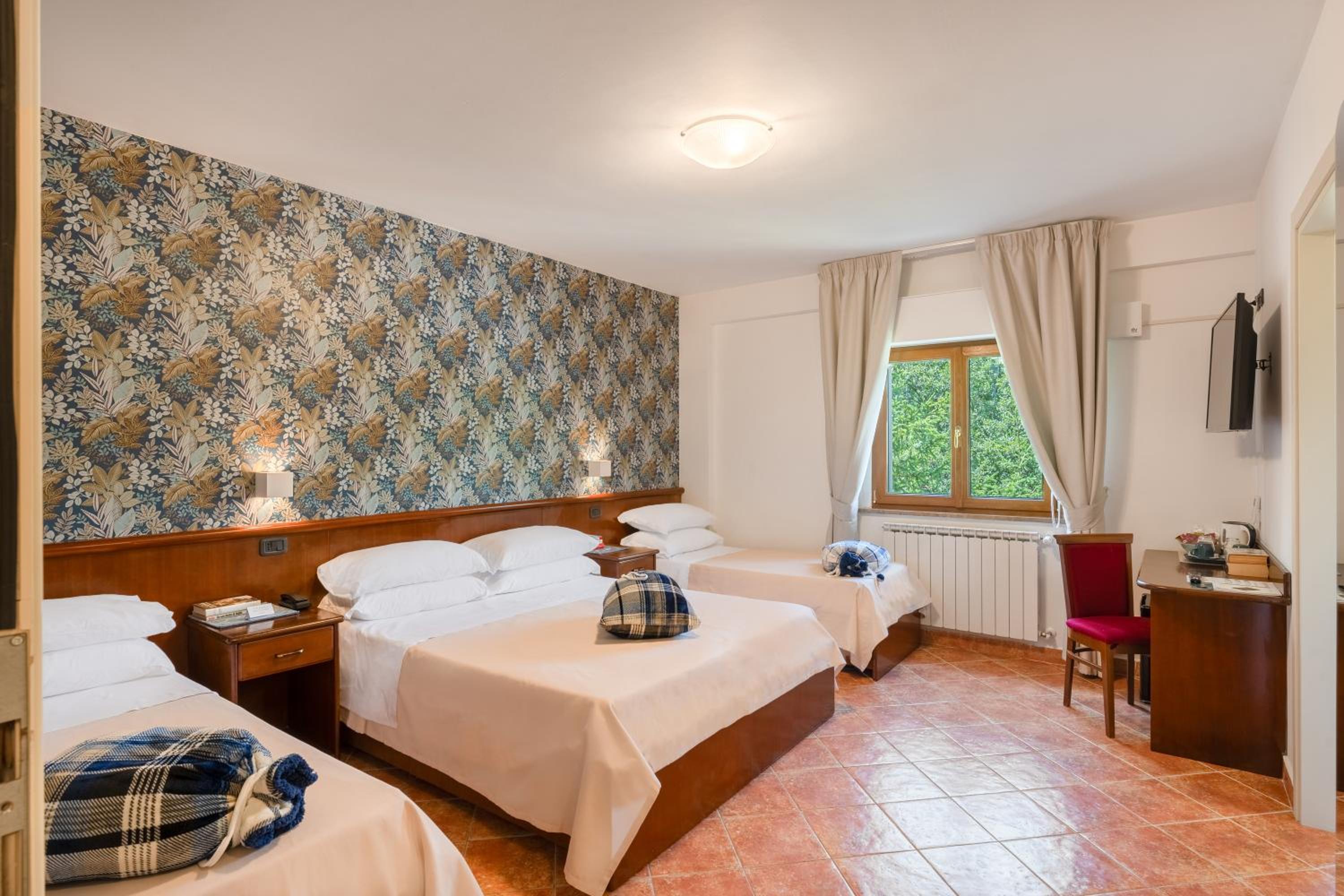 Quadruple Room with Mountain View photo 1