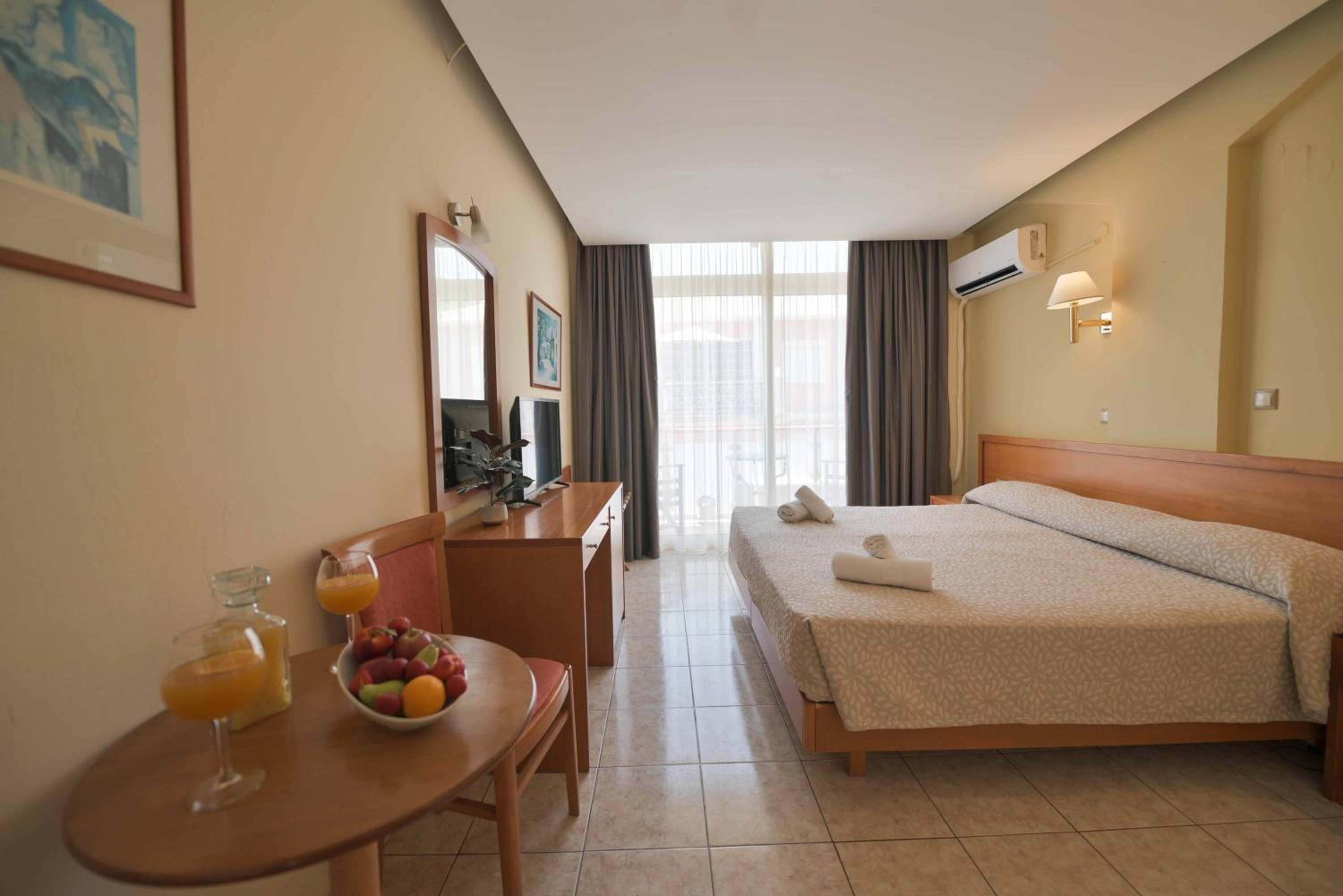 Standard Double or Twin Room - Photo 5