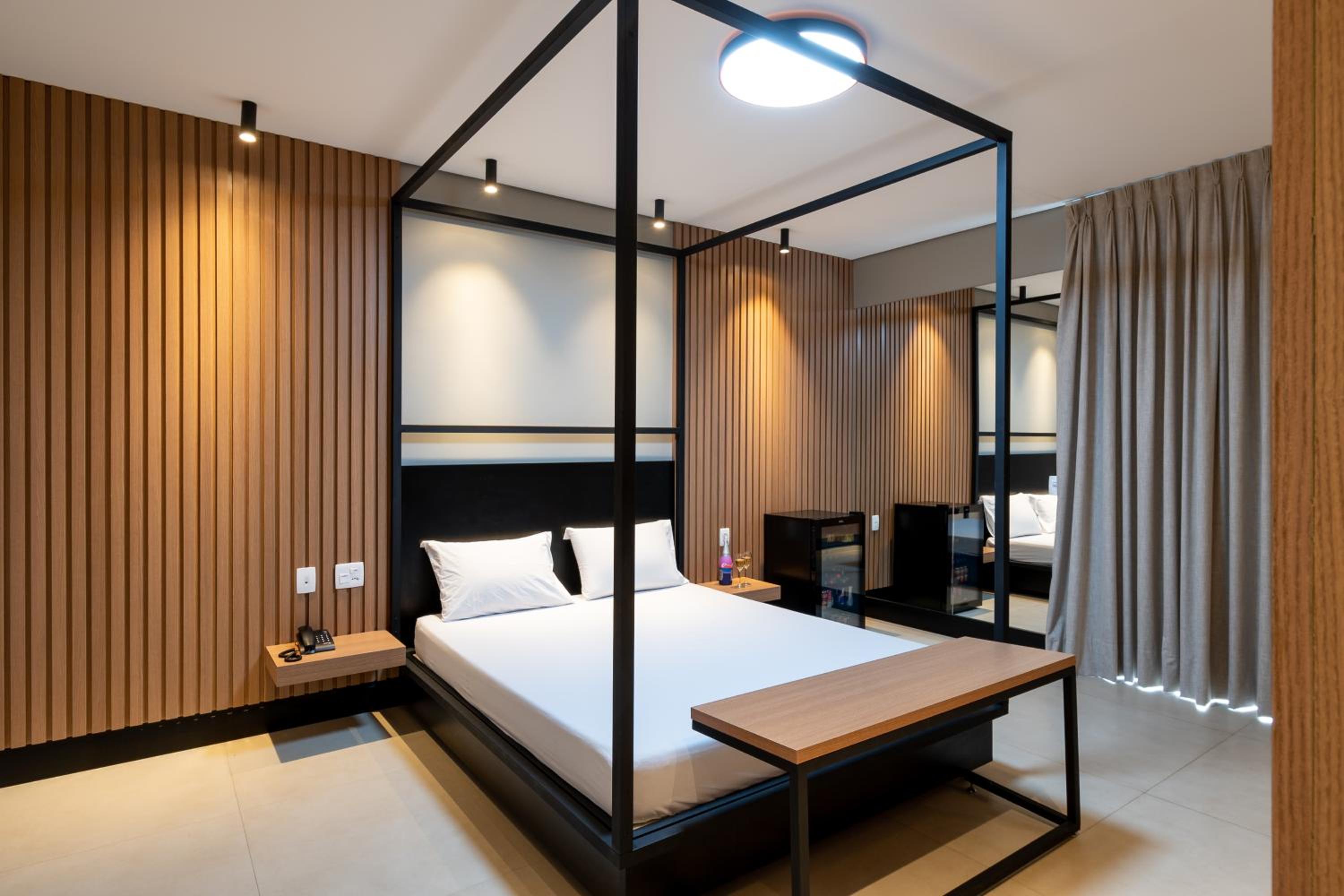 Deluxe King Suite