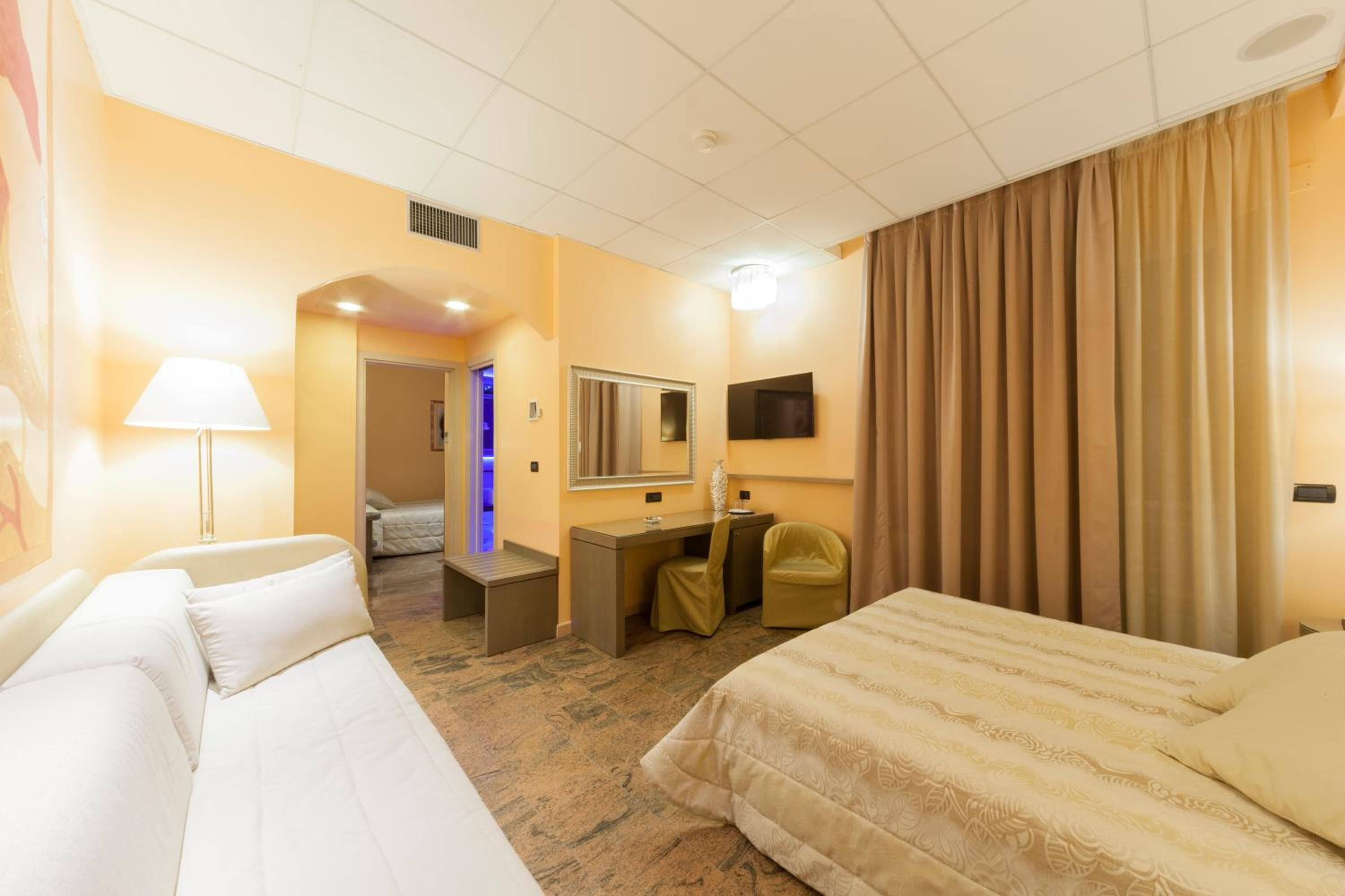 Family Suite - Photo 1