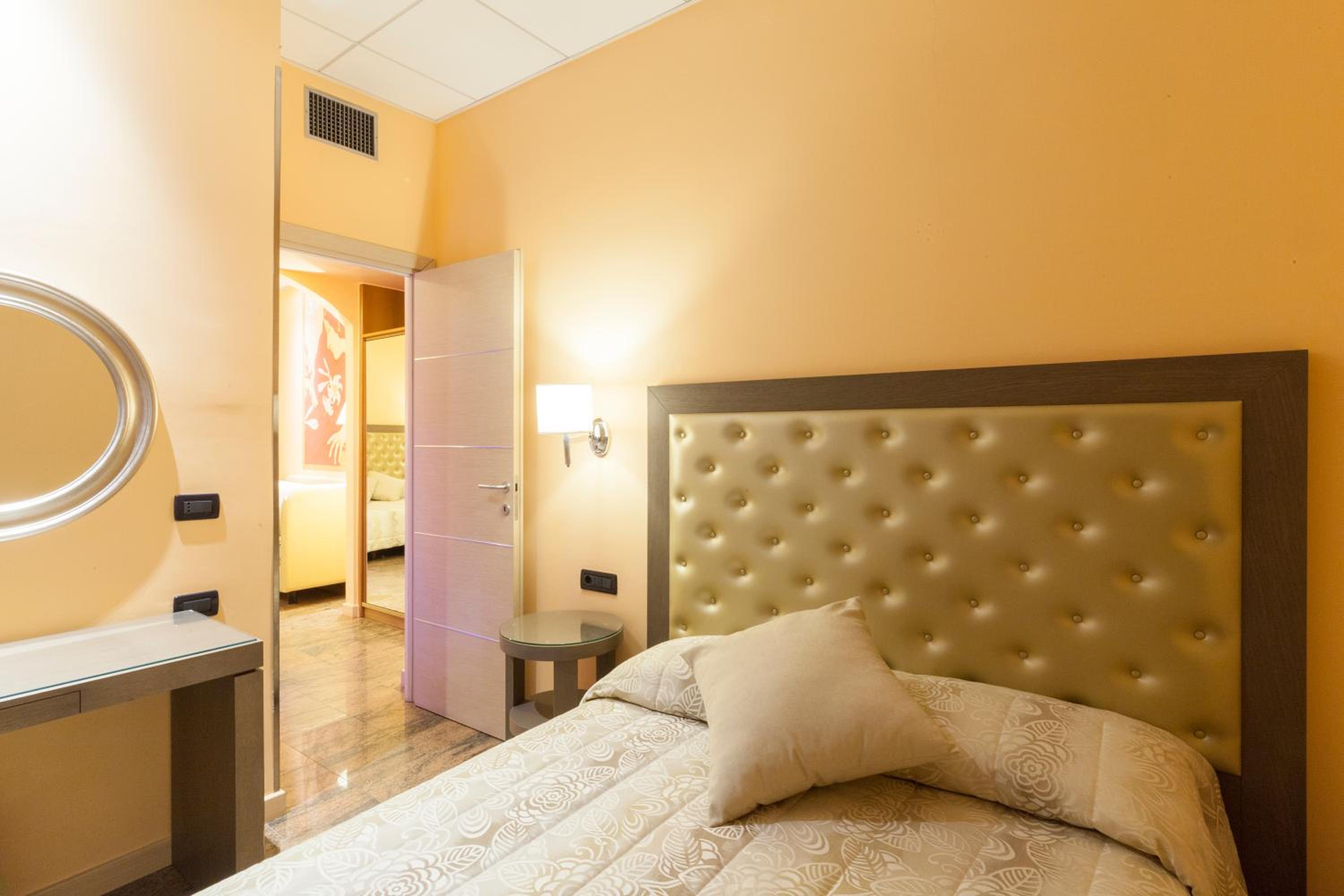 Family Suite - Photo 11