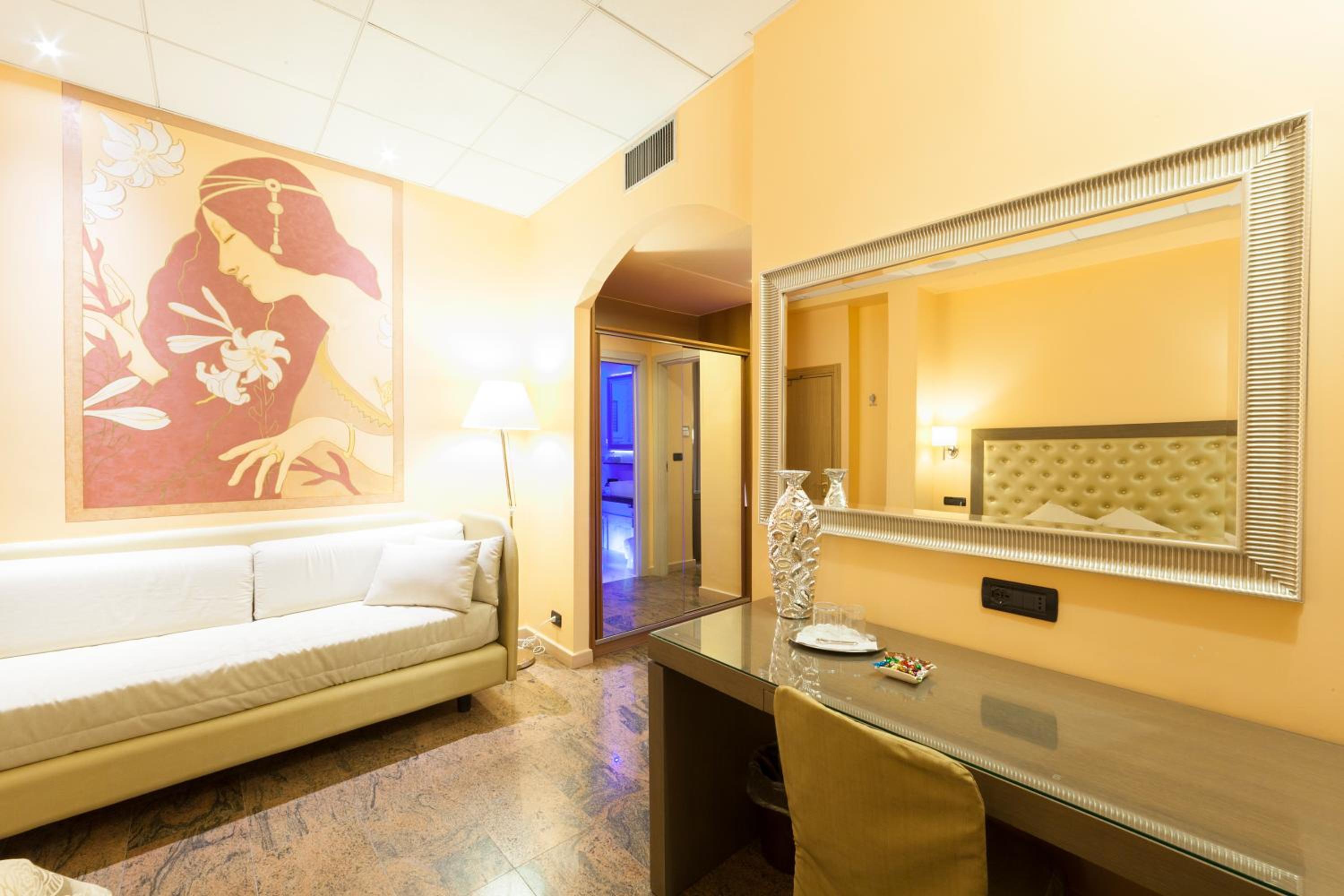 Family Suite - Photo 8