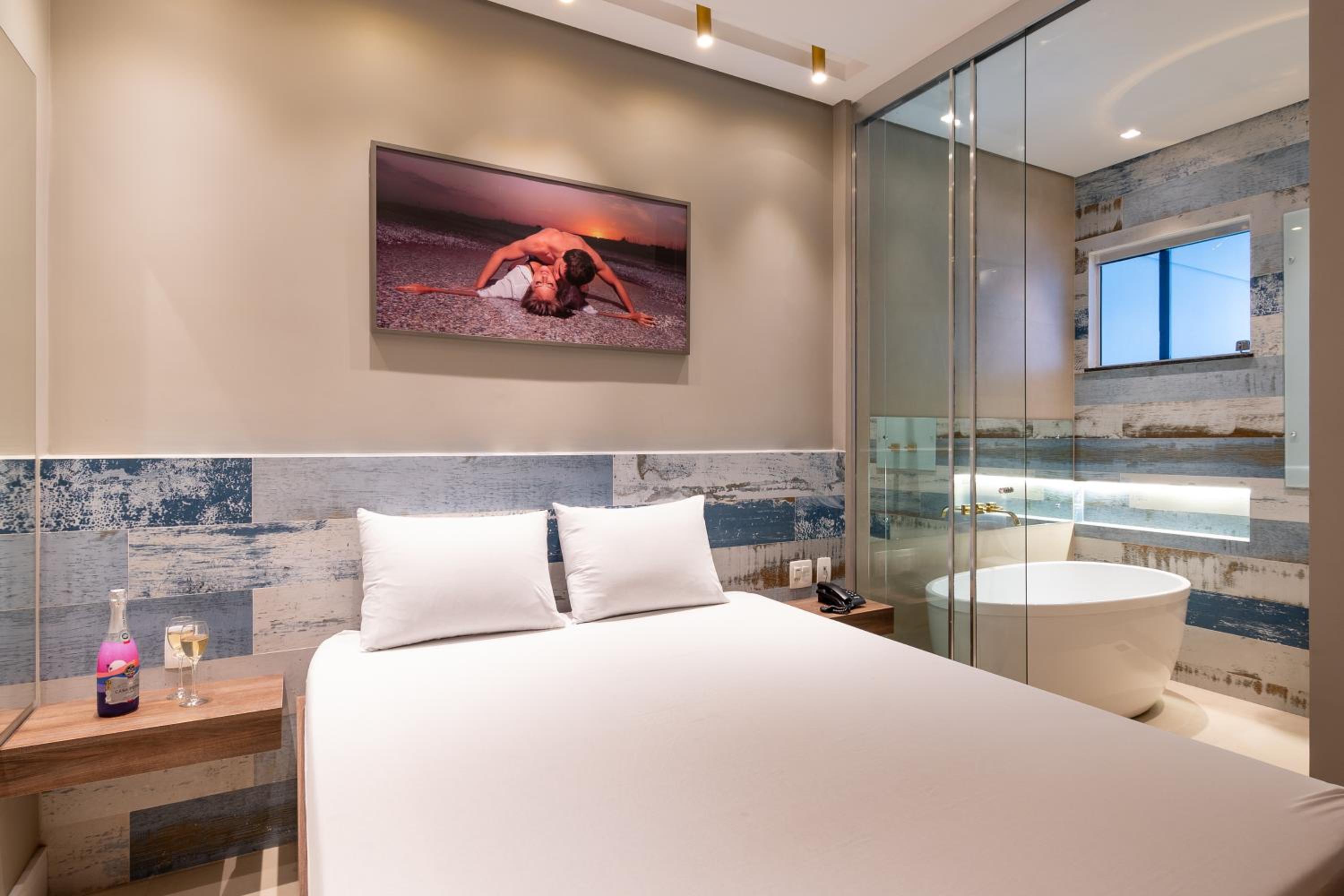 Deluxe Queen Suite