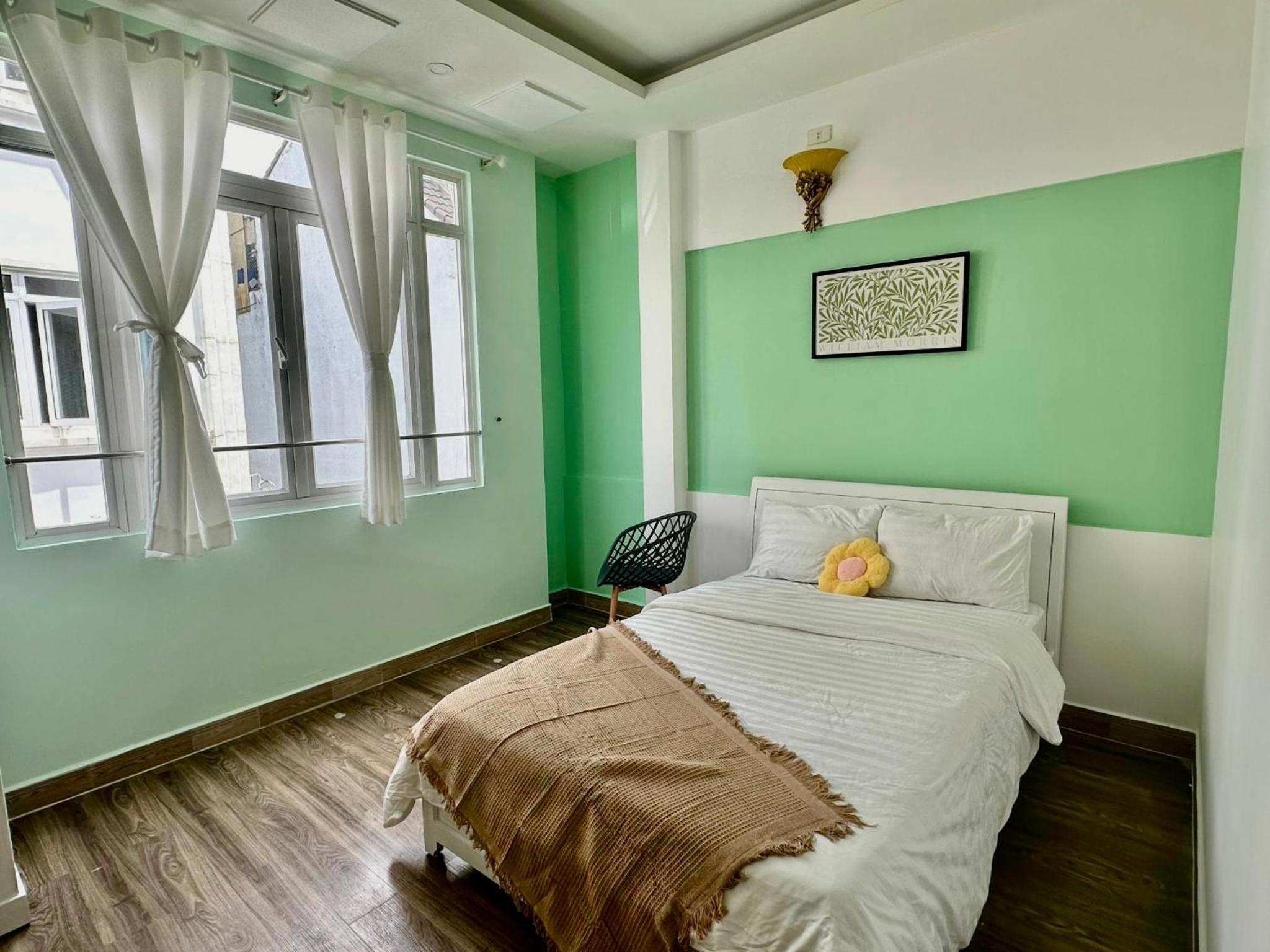 Deluxe Room (2 Adults + 1 Child)