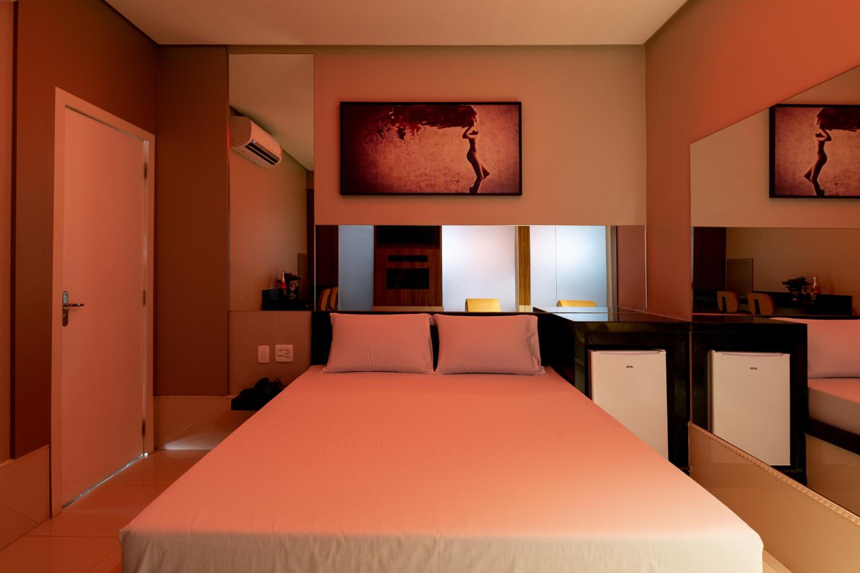 Suite with Hot Tub