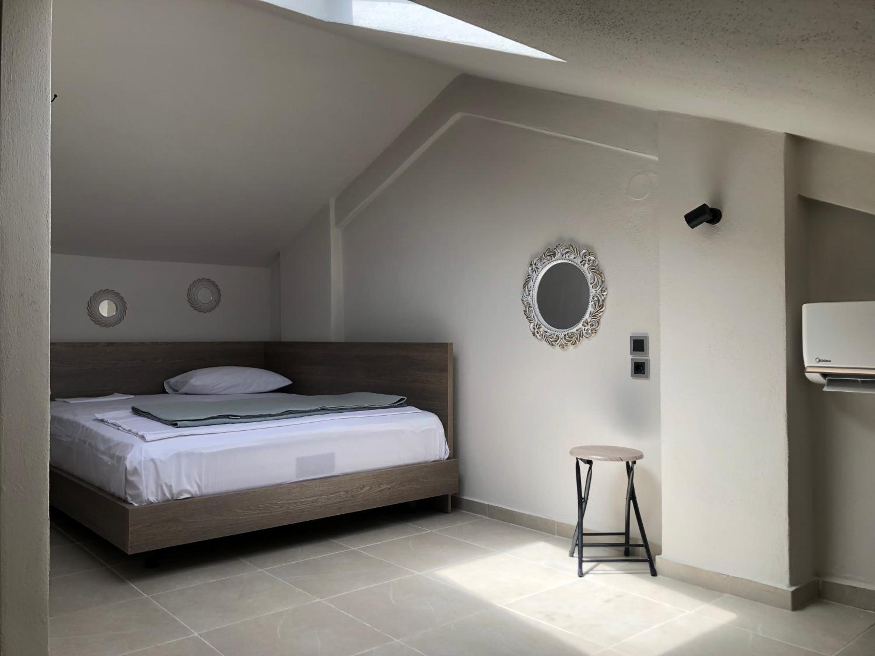 One-Bedroom House photo 1