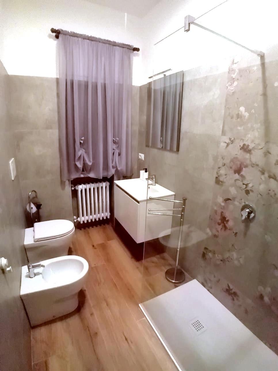 Family Room with Private Bathroom photo 2