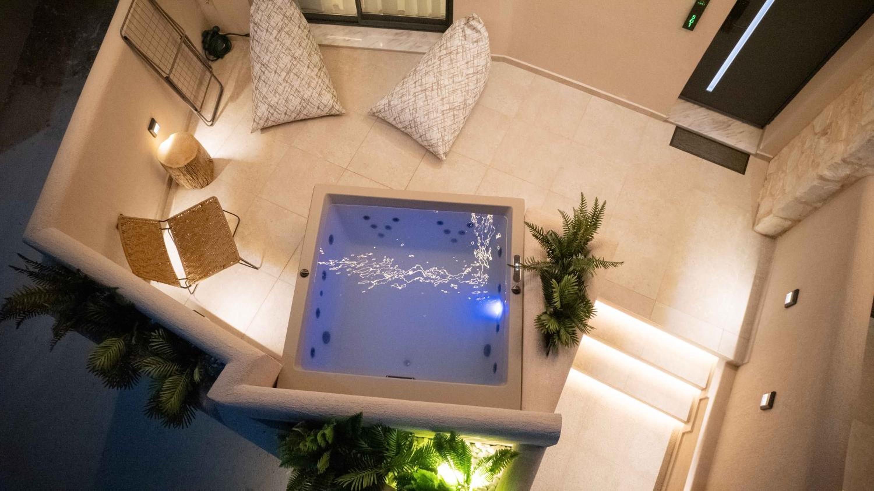 Hideaway Suite - Photo 24
