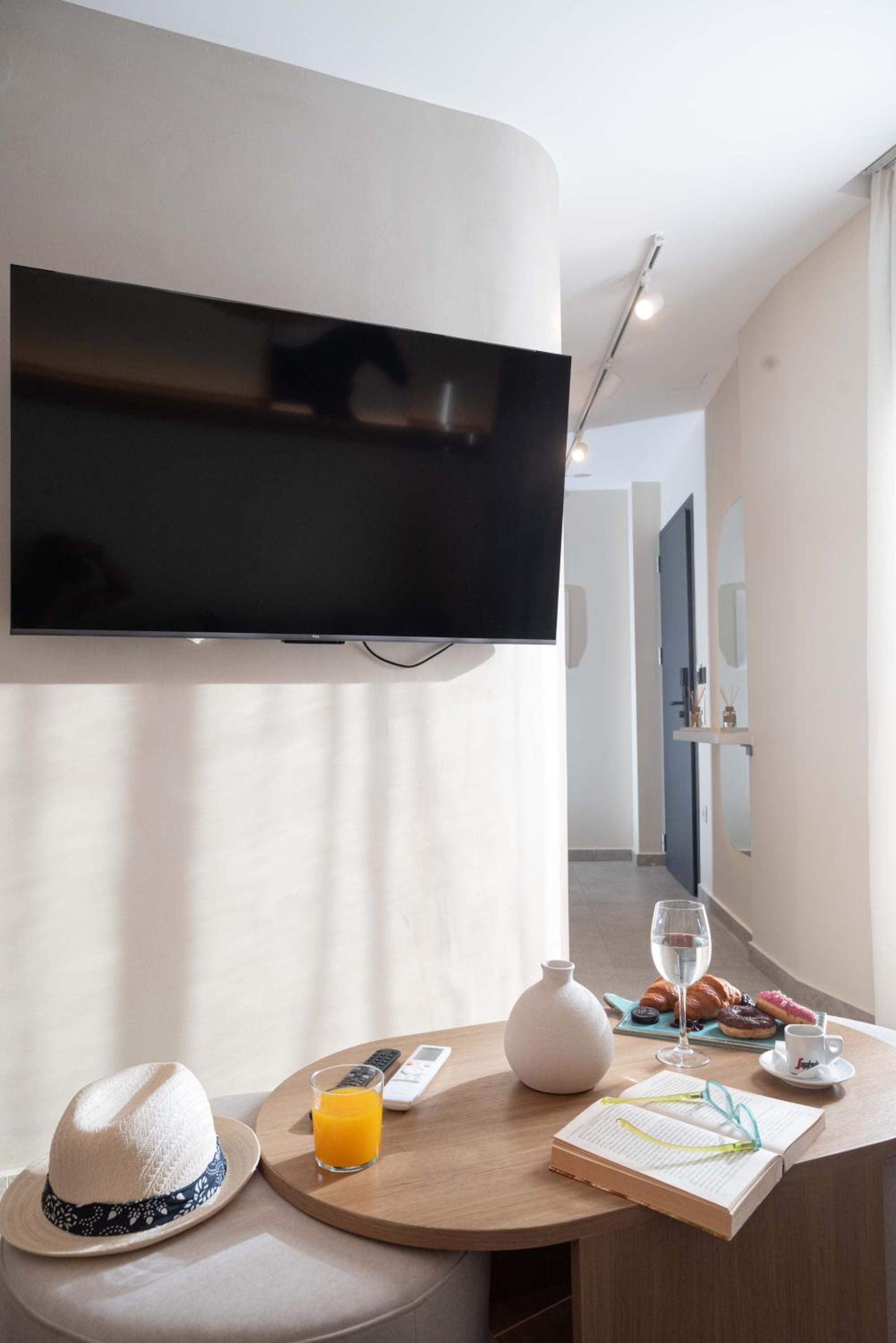 Hideaway Suite - Photo 11