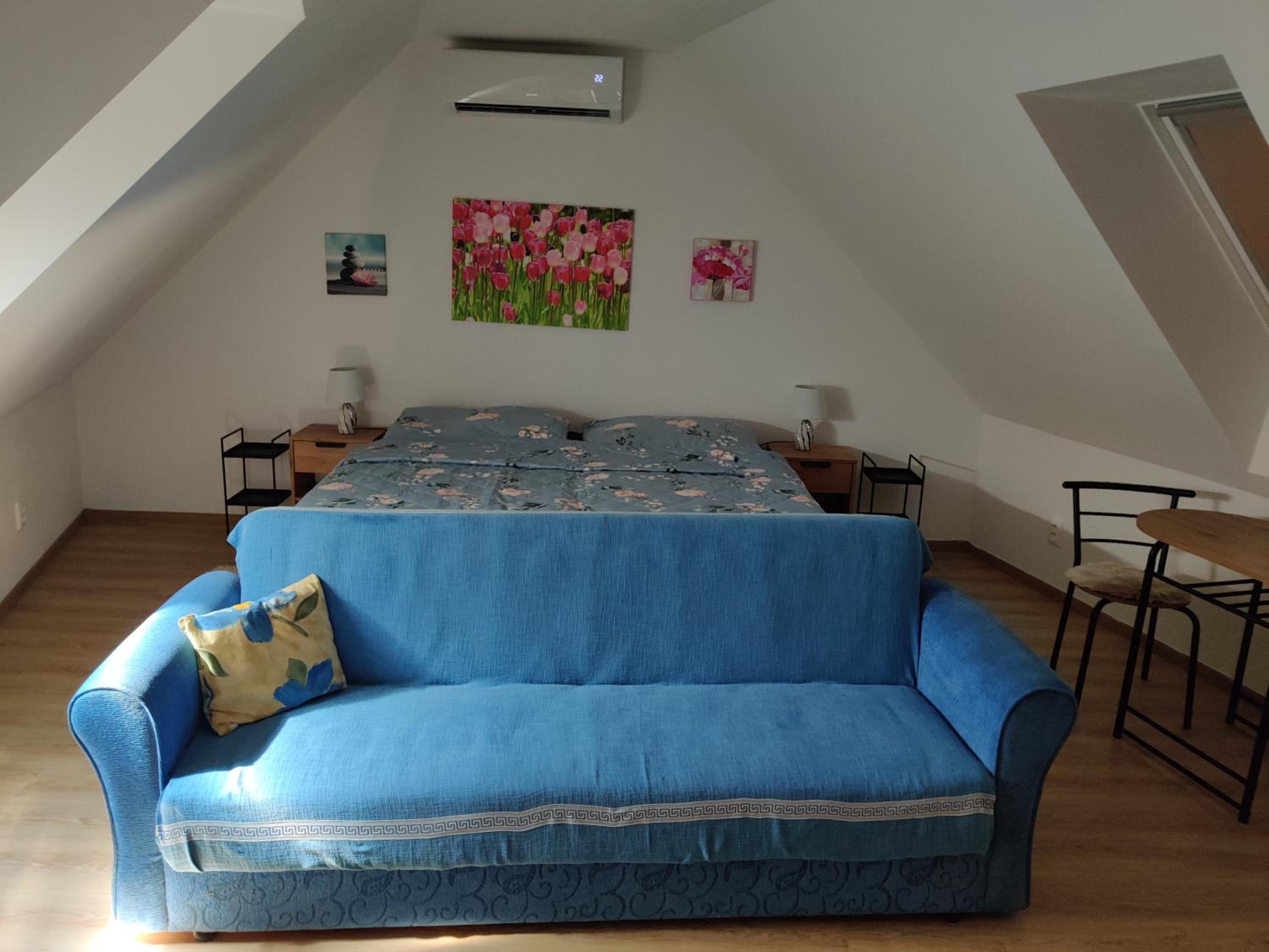 One-Bedroom Apartment photo 1