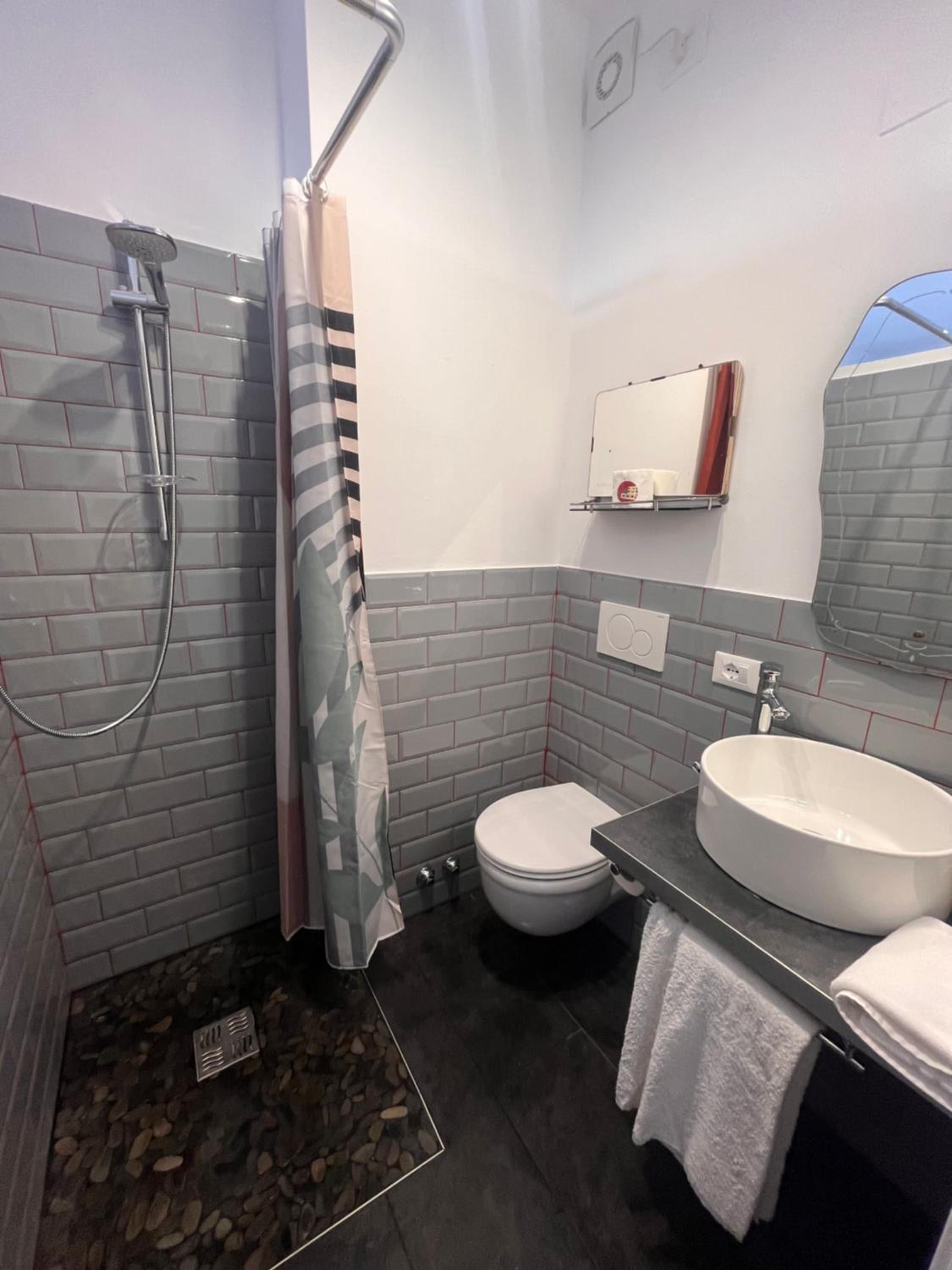 Double Room with Patio - Photo 9