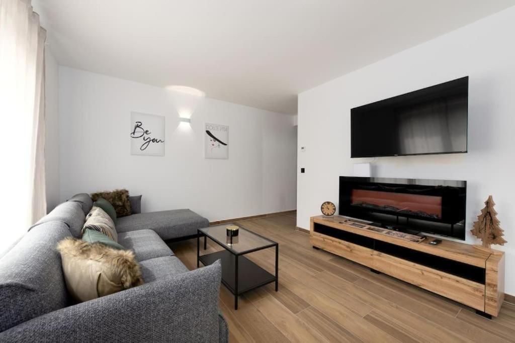 Two-Bedroom House photo 3