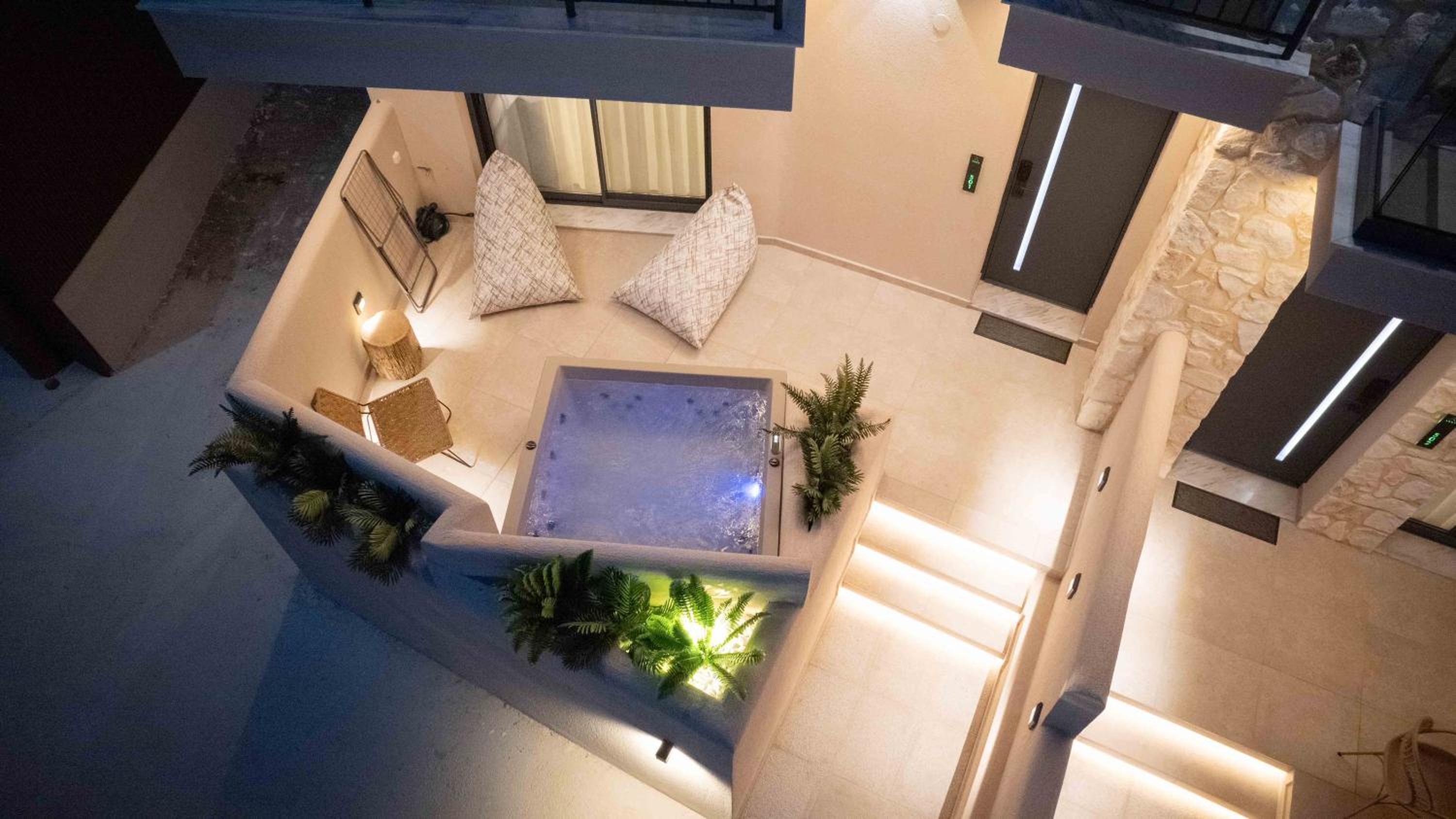 Hideaway Suite - Photo 22