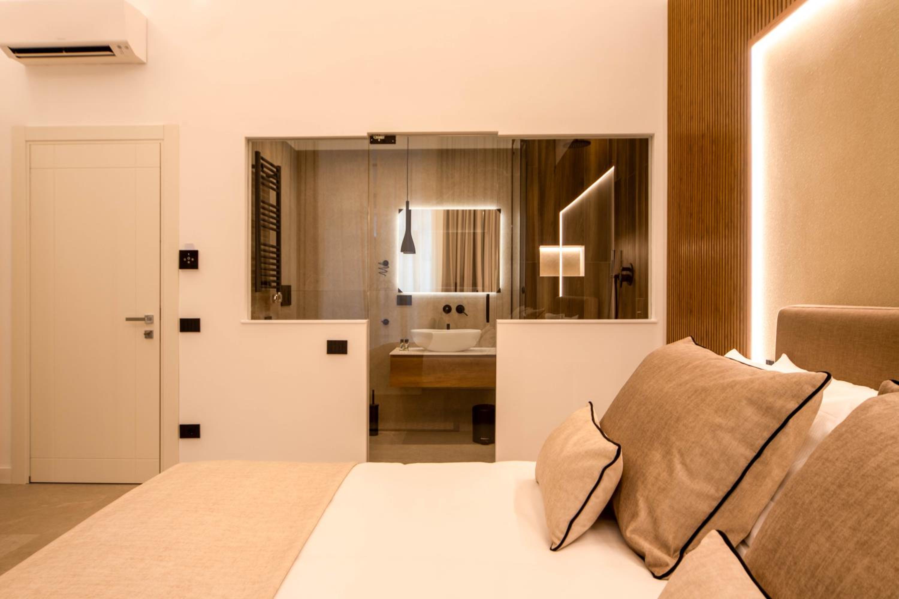 Queen Deluxe Double or Twin Room photo 2