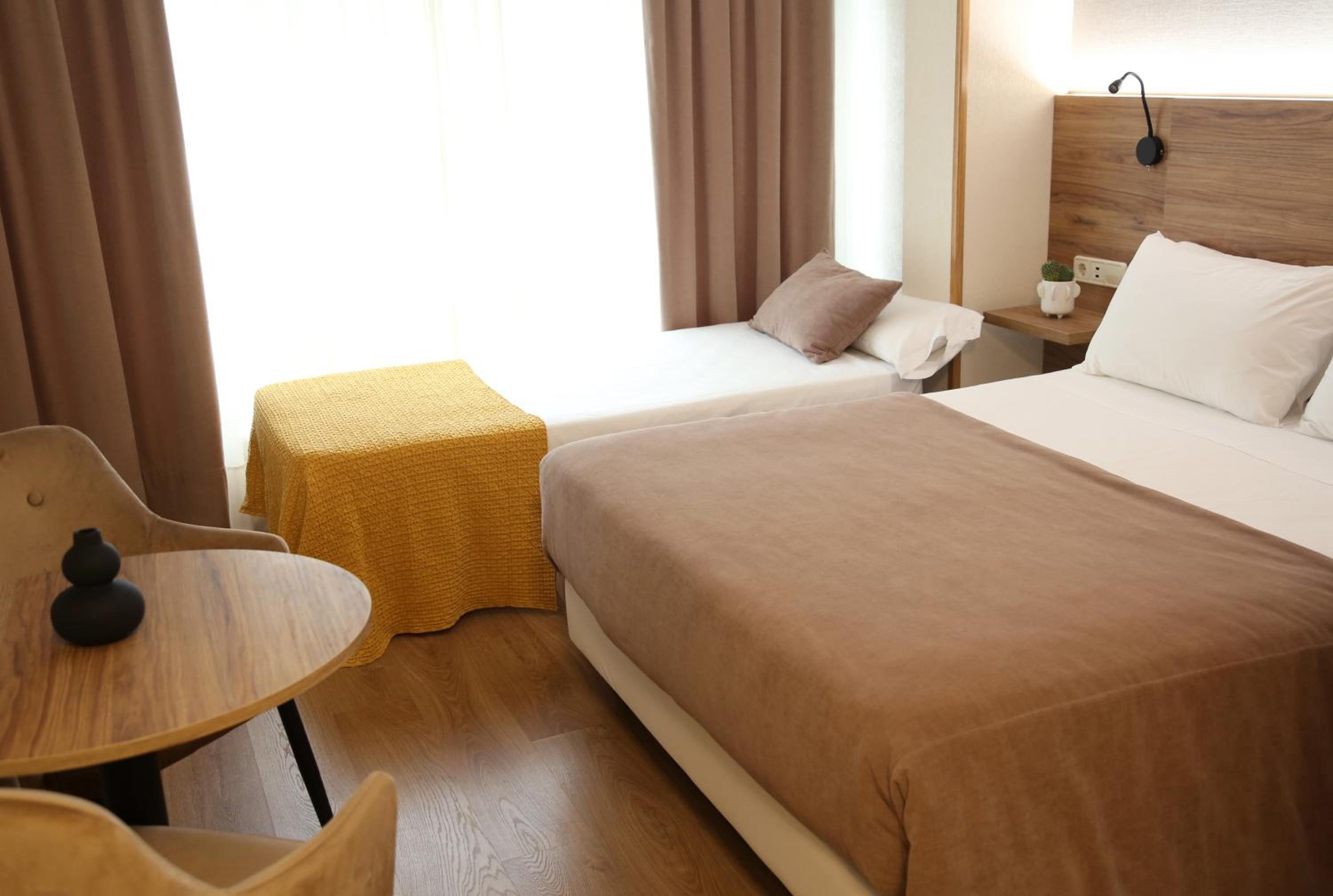 Double Room with Extra Bed (2 Adults + 1 Child) photo 3
