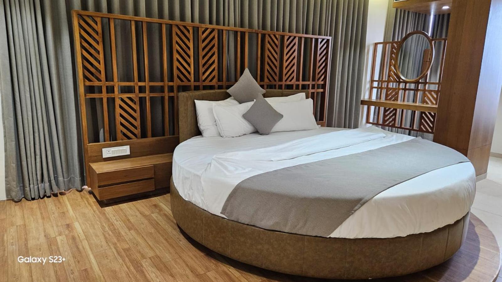 Superior King Suite