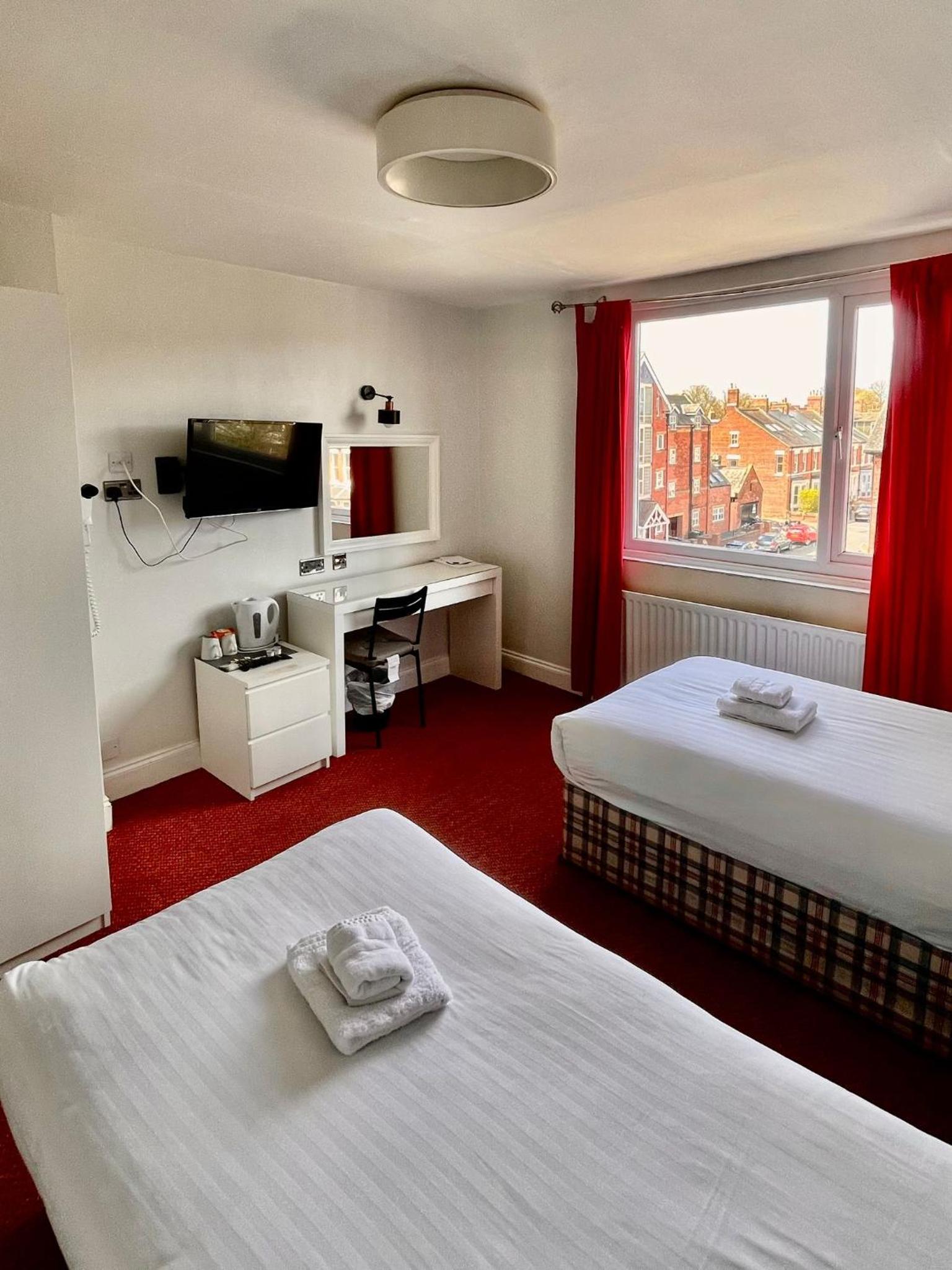 Twin Room - Photo 5