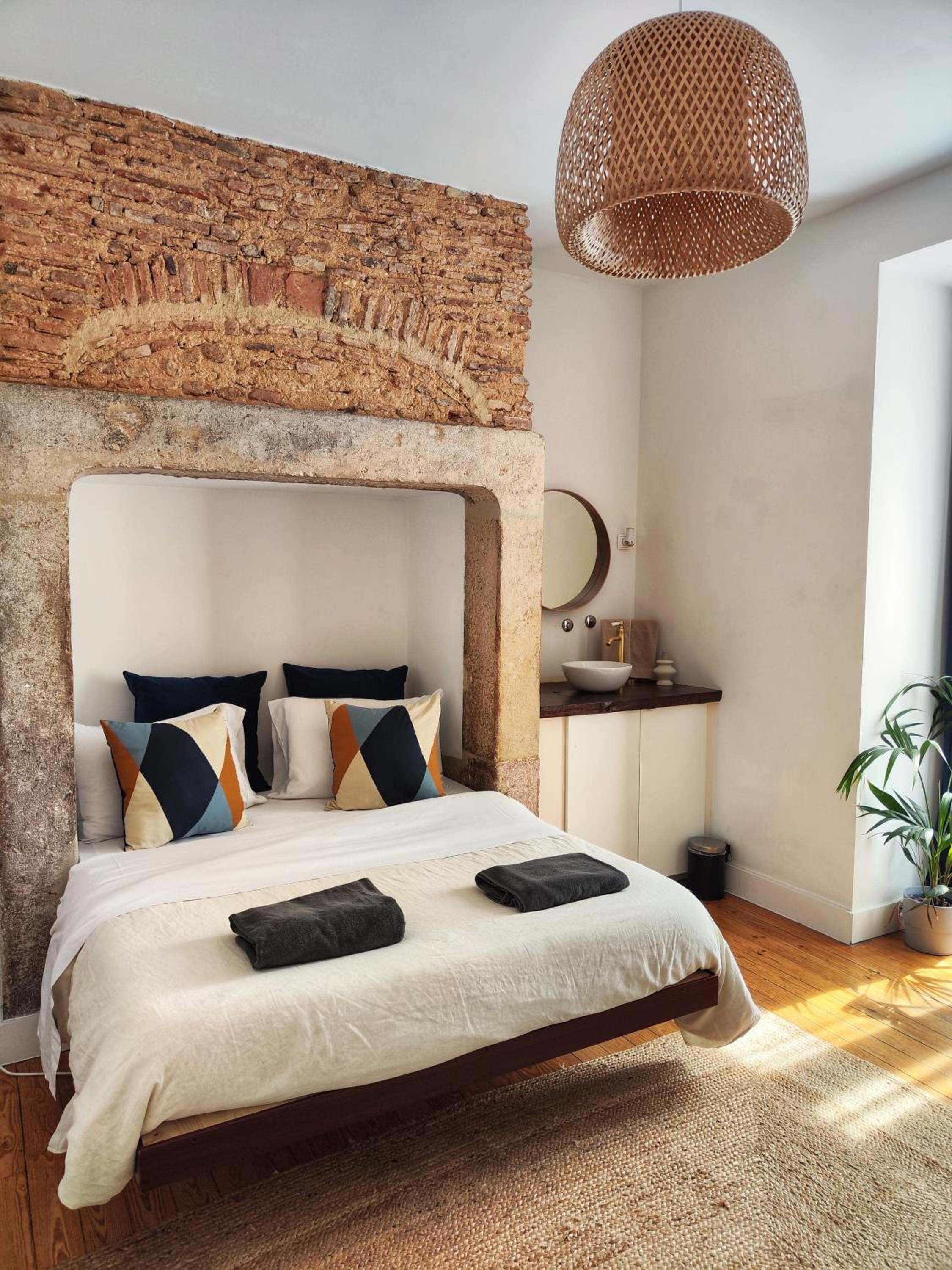 Deluxe Private Room with Queen Bed and Private Bathroom