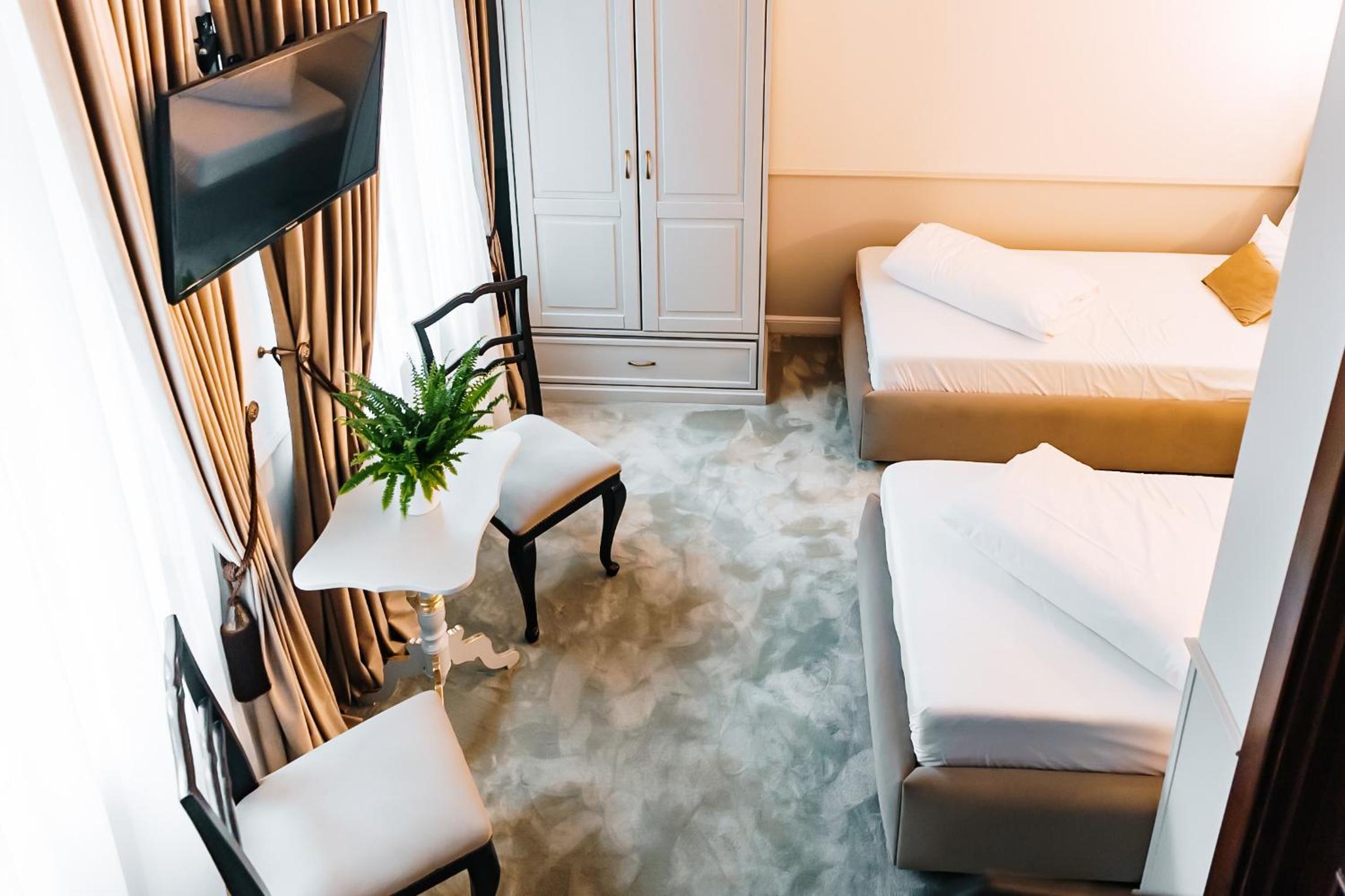 Deluxe Twin Room - Photo 16
