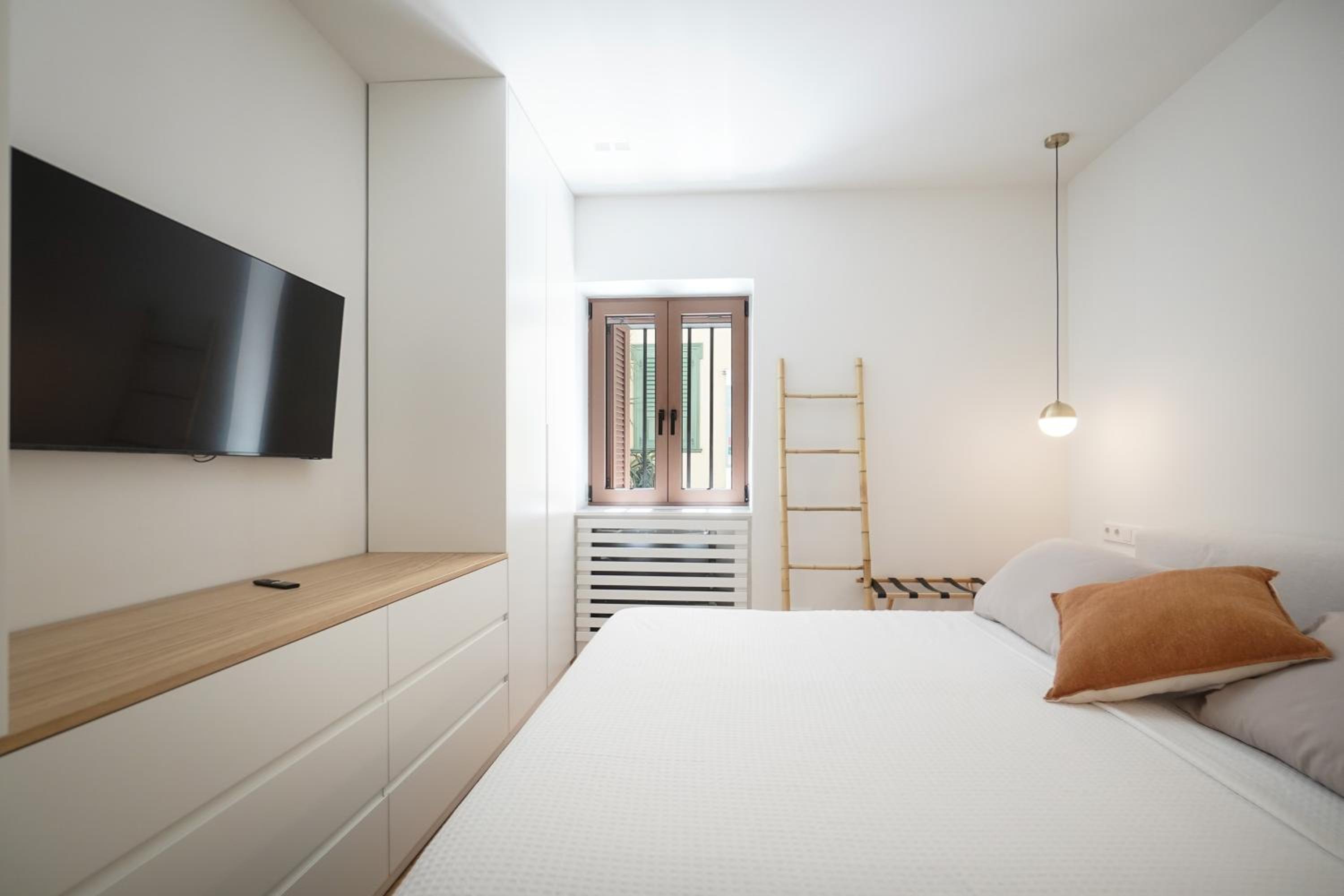 Superior One-Bedroom Apartment
