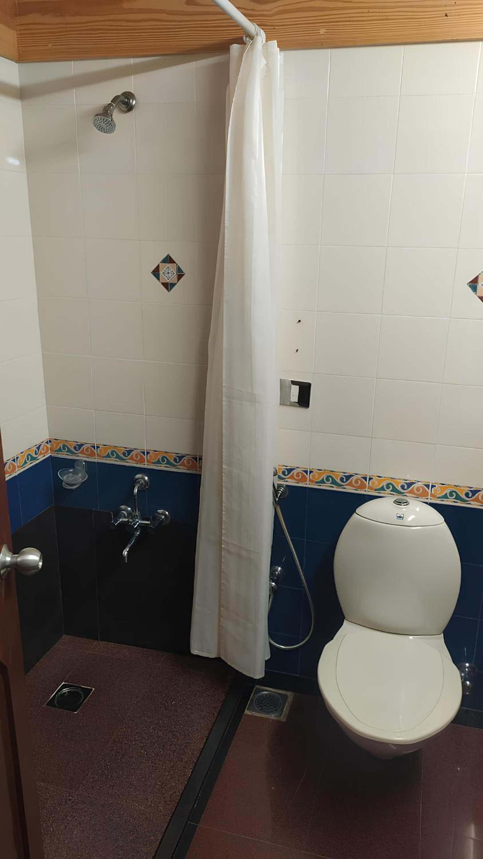 Standard Twin Room - Photo 6