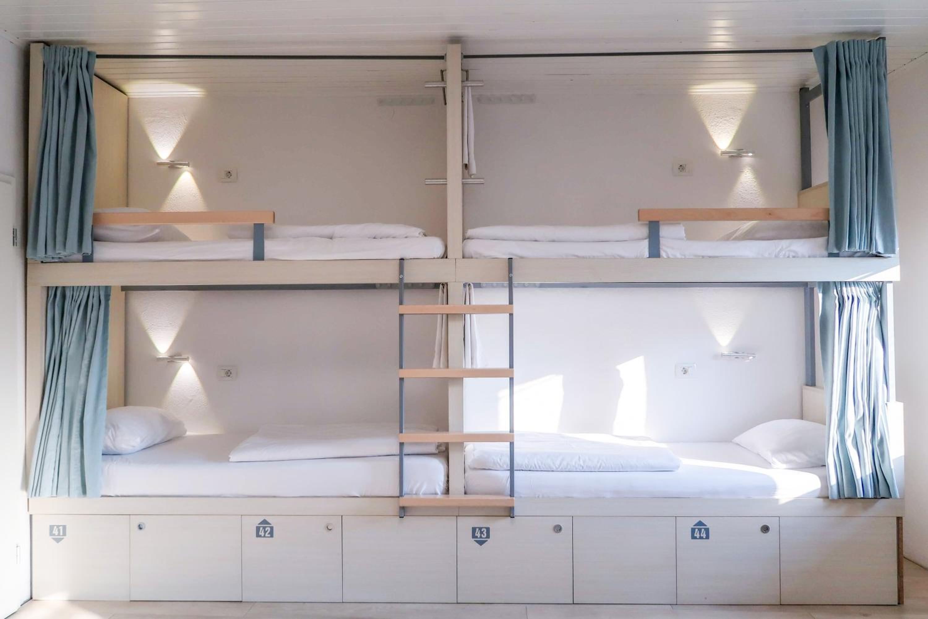 Bed in 8-Bed Mixed Dormitory Room photo 1