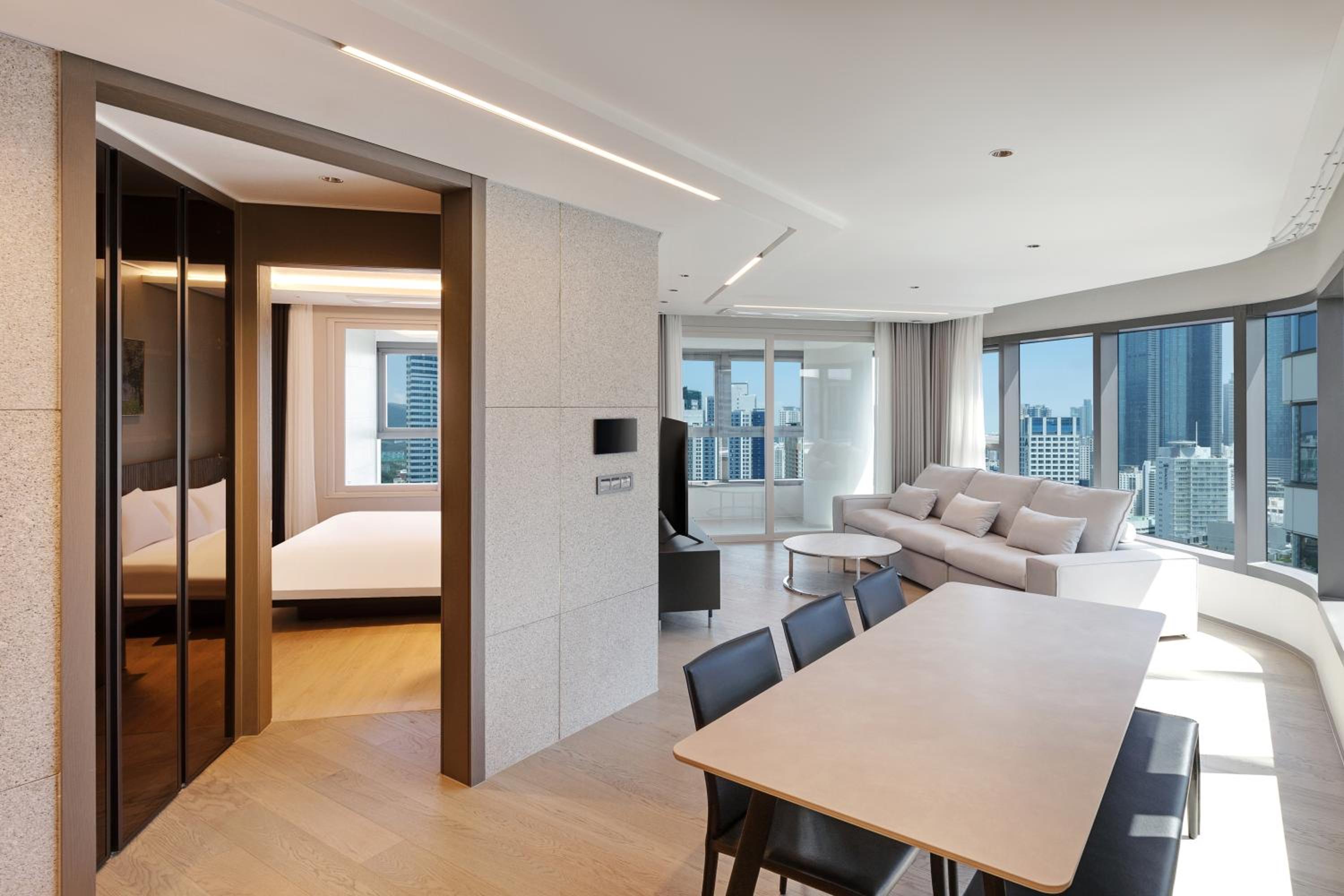 Royal Suite with Partial Ocean View  - Photo 1