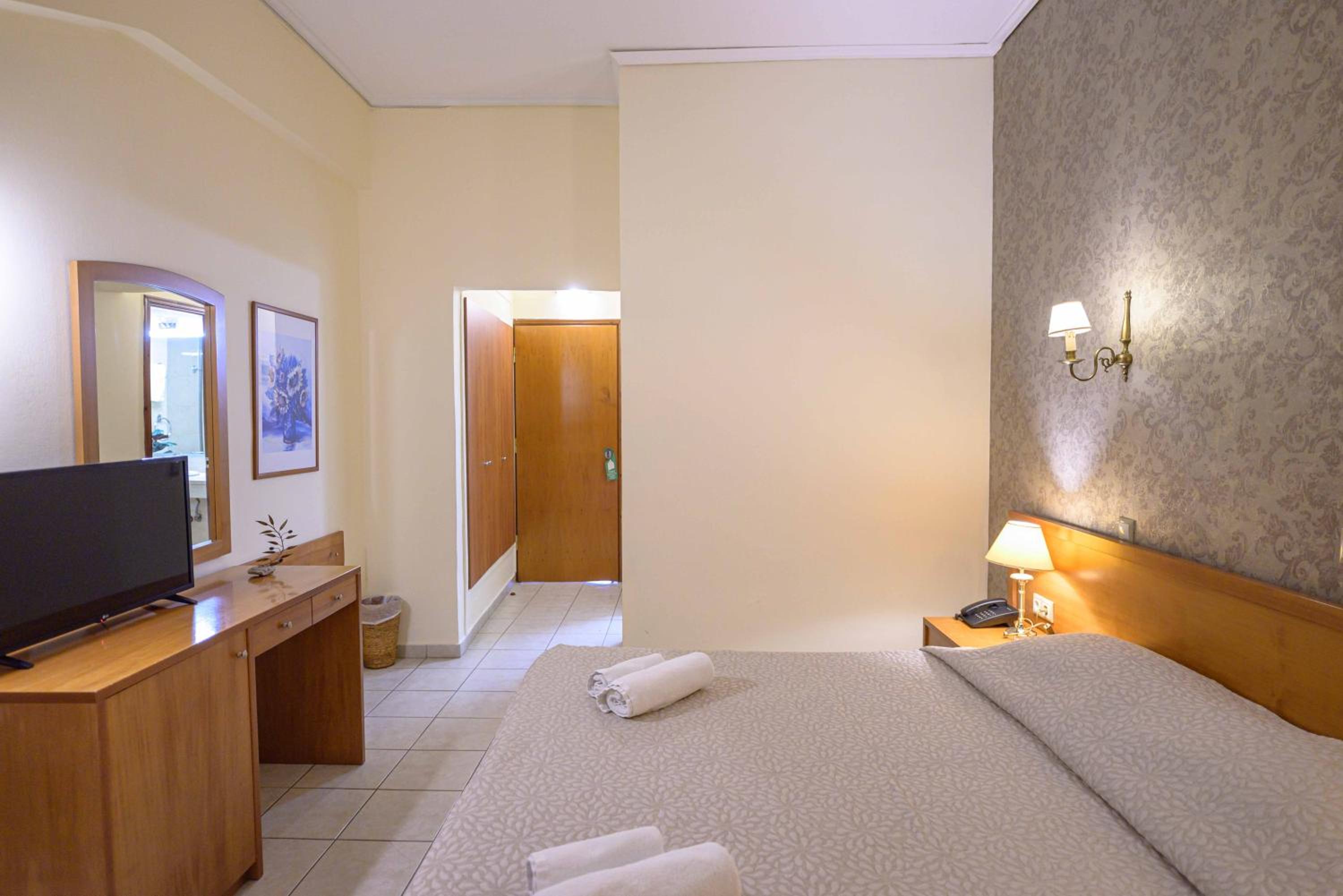 Standard Double or Twin Room - Photo 2