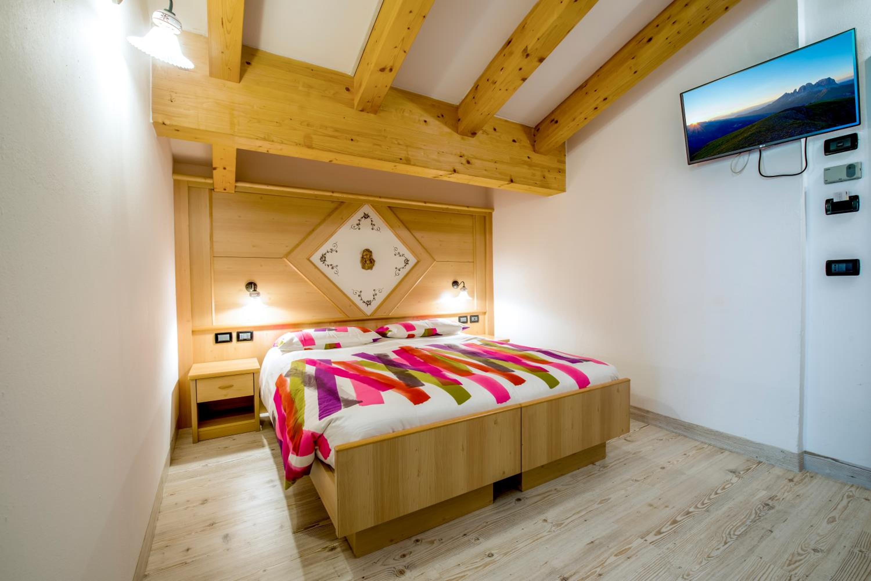 Double or Twin Room with Mountain View