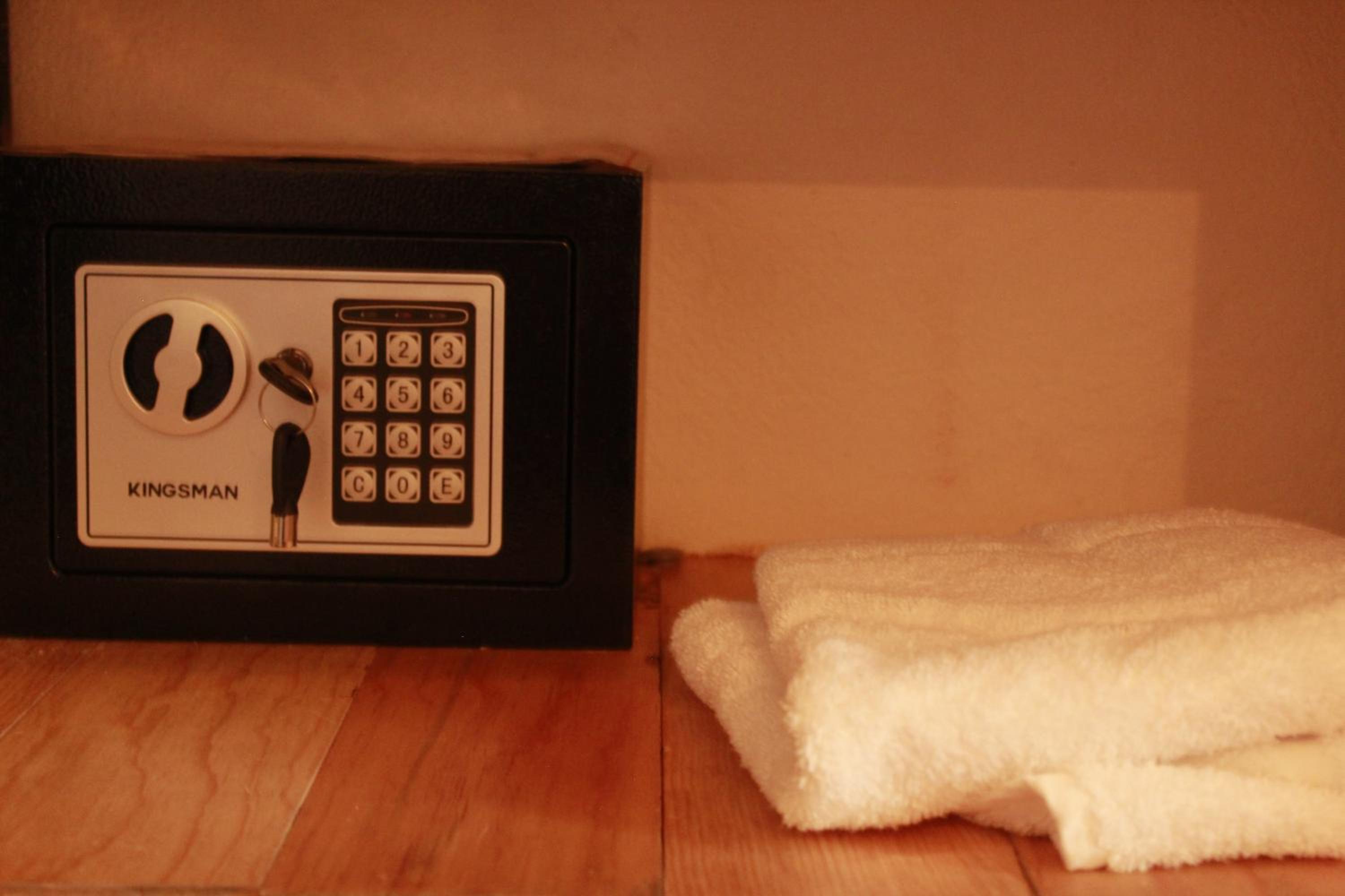 Double Room with Private Bathroom - Photo 11