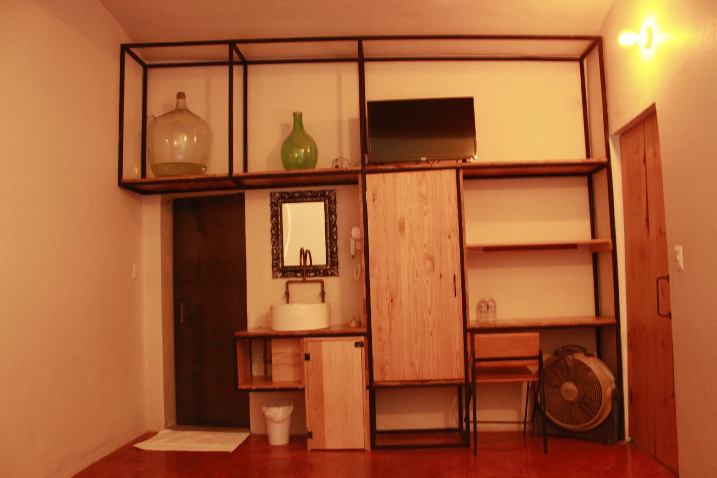 Double Room with Private Bathroom - Photo 10