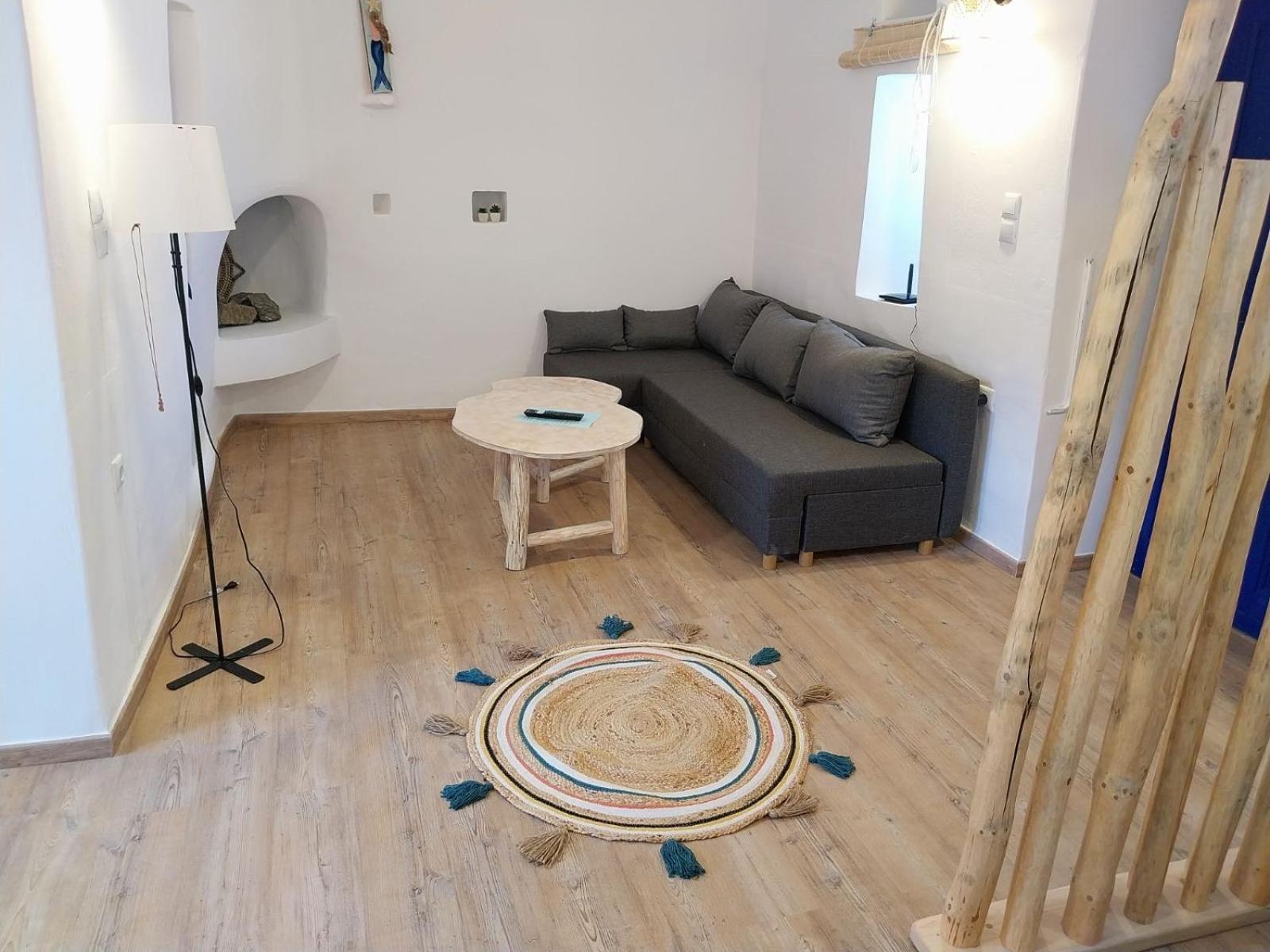 One-Bedroom Apartment photo 1
