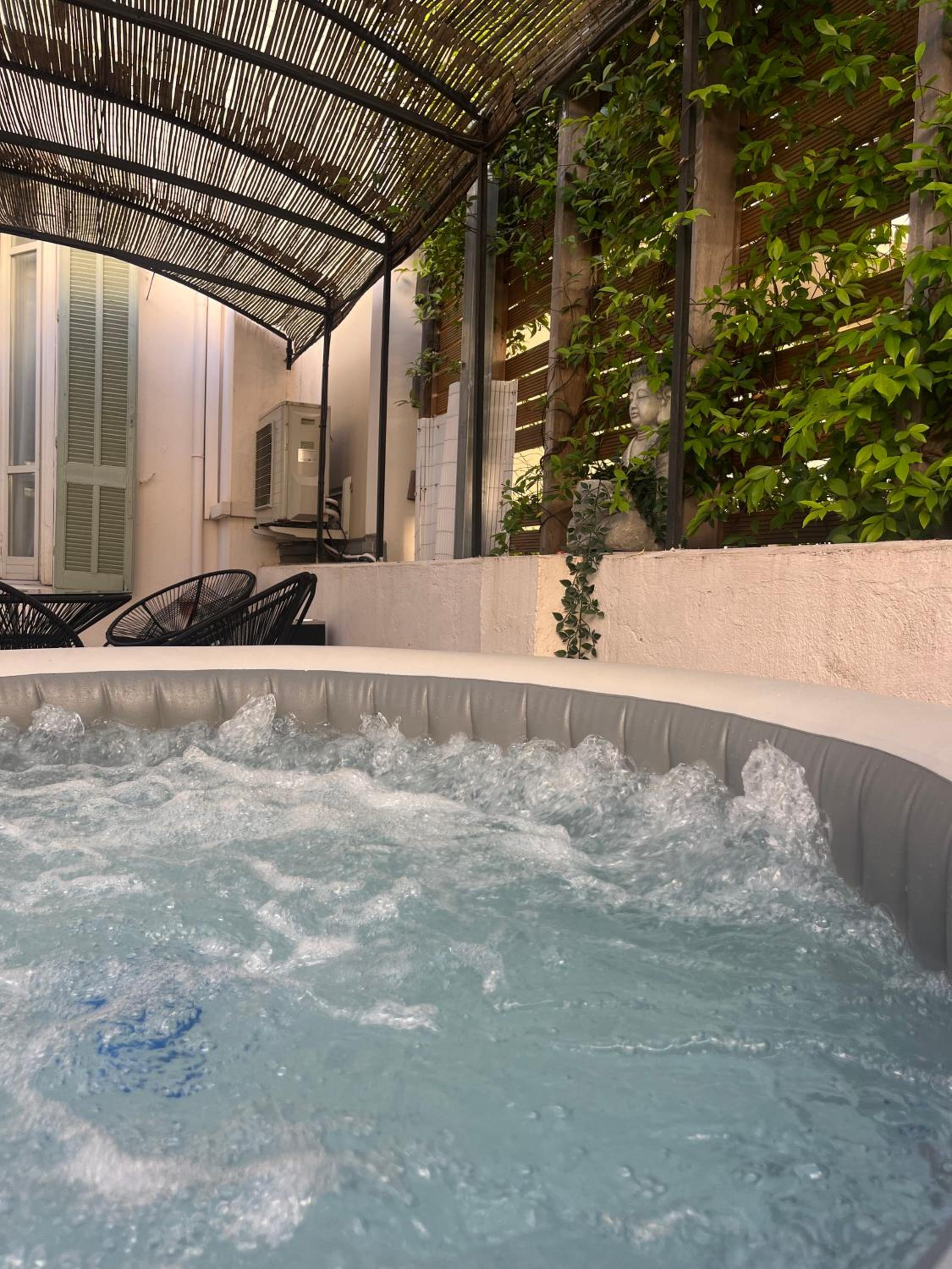 FLAUBERT - Two-Bedroom Apartment with Terrace and inflatable jacuzzi - Photo 14