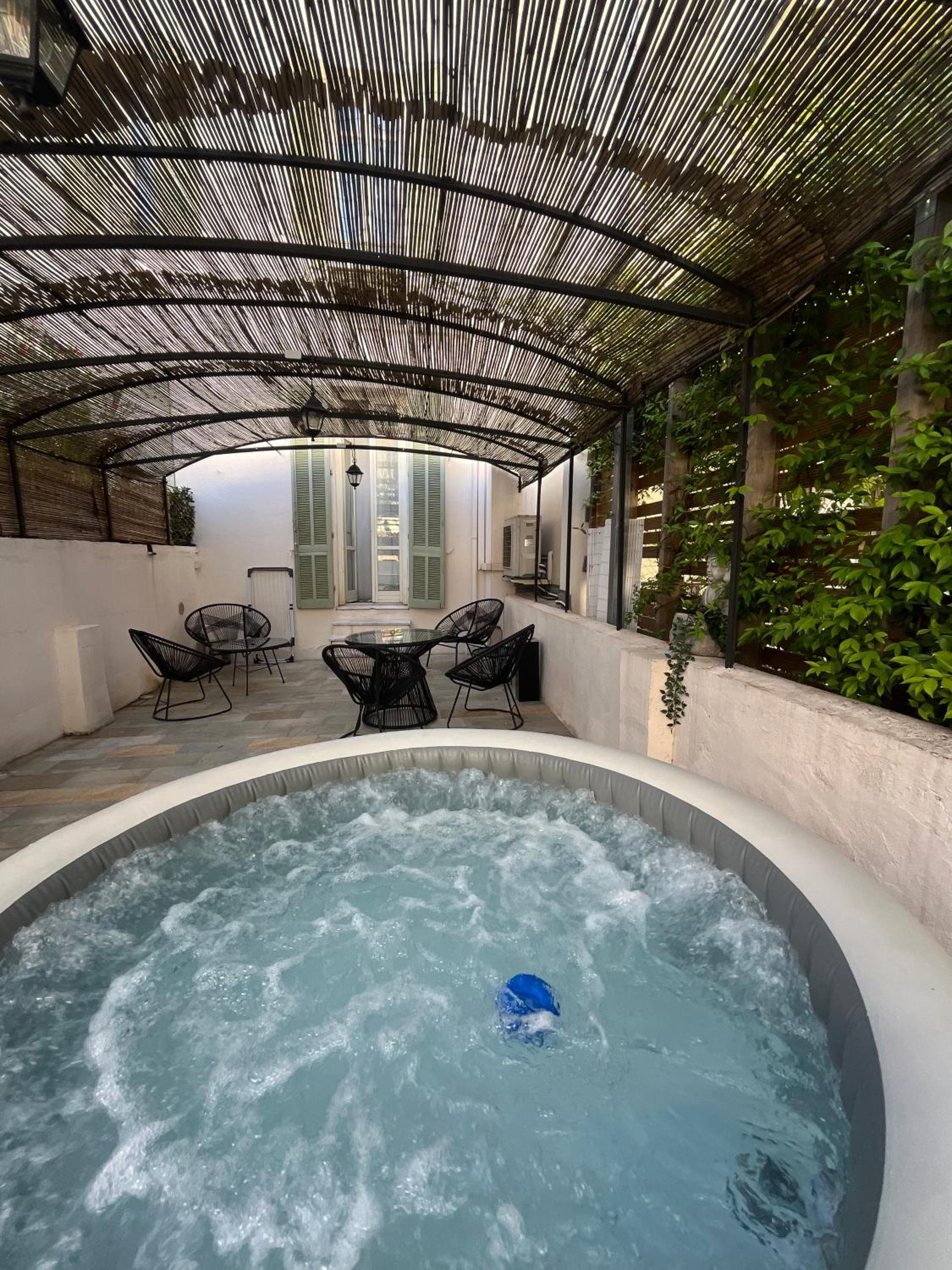 FLAUBERT - Two-Bedroom Apartment with Terrace and inflatable jacuzzi - Photo 13