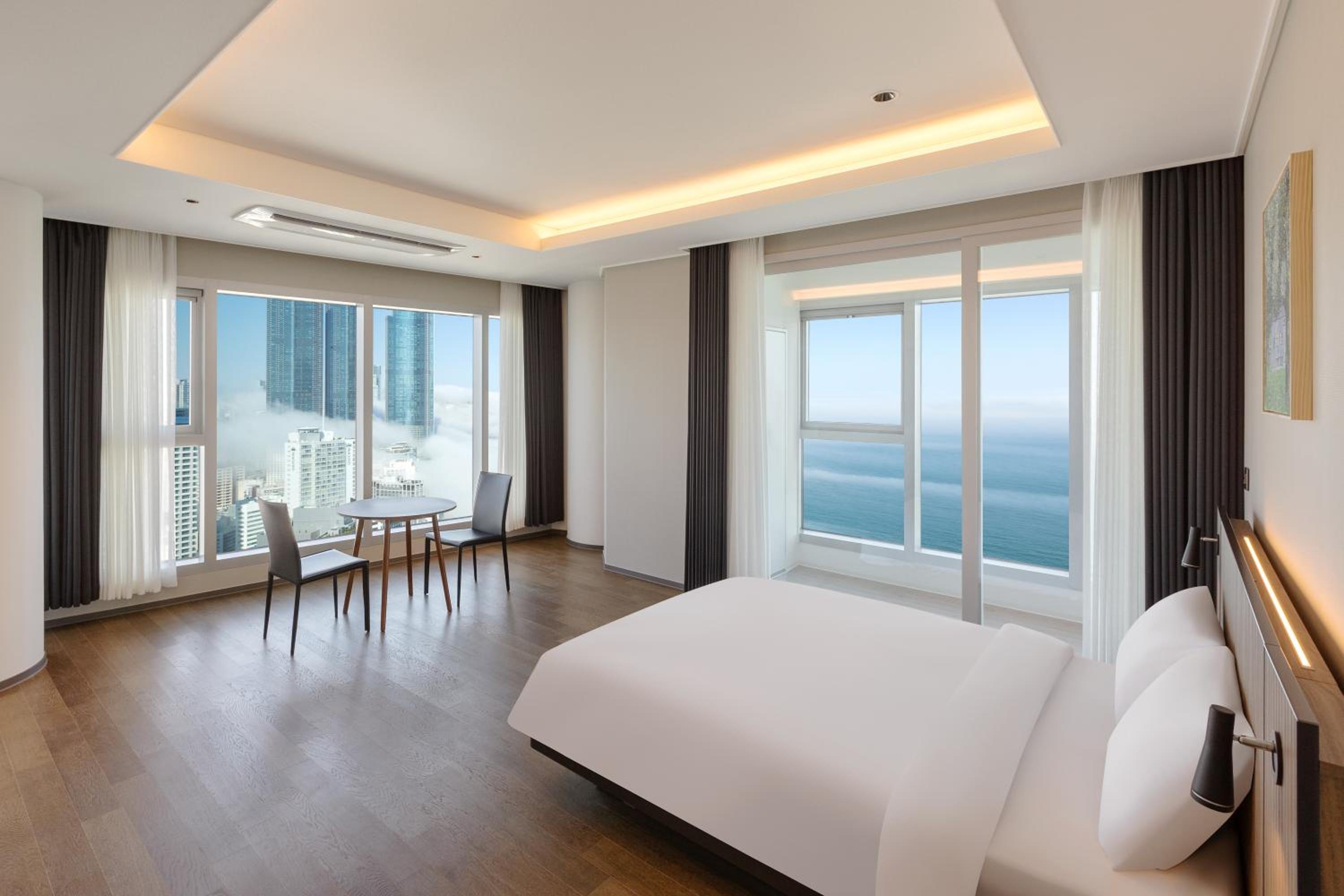 Panorama Suite Pent with Full Ocean View - Photo 8