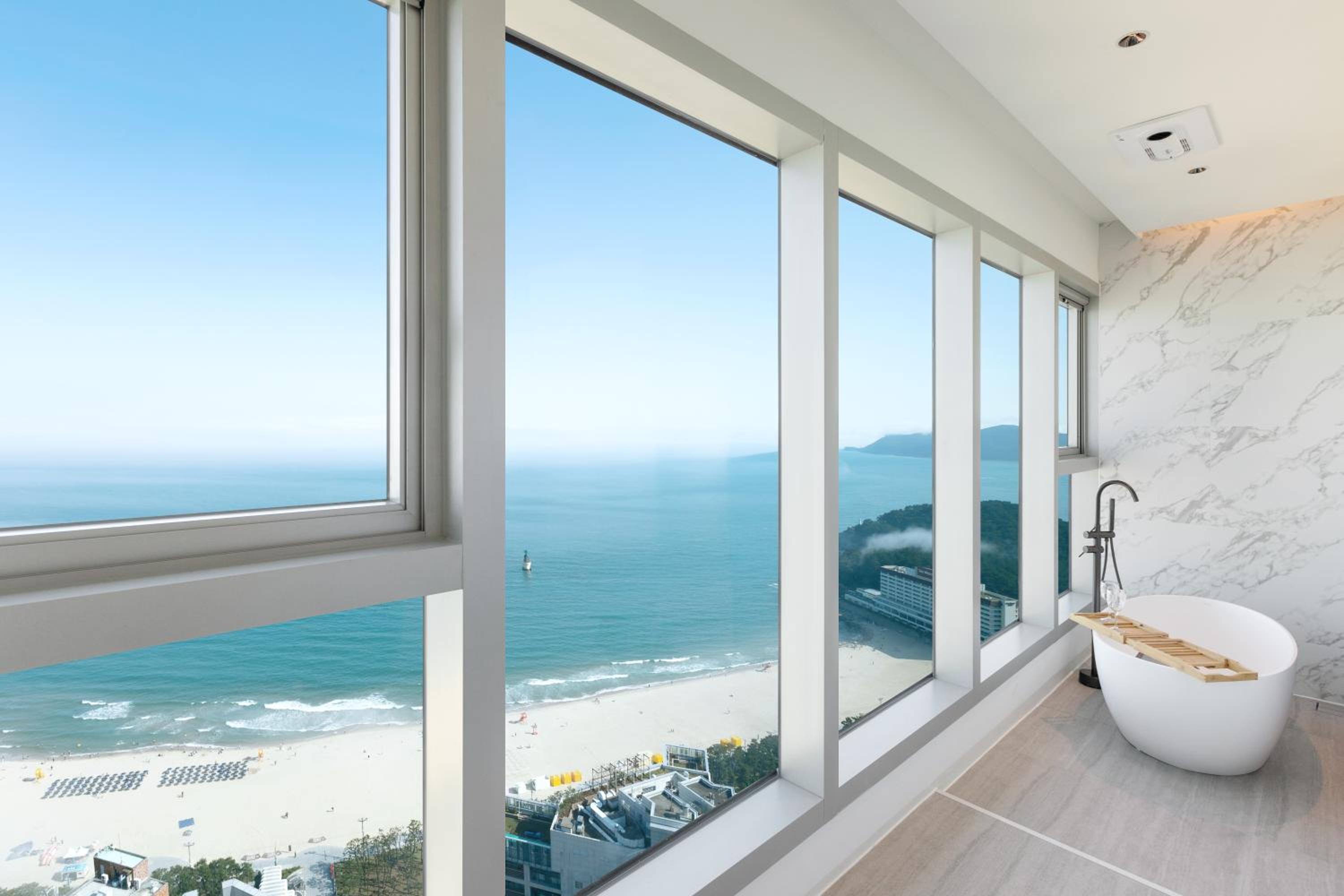Panorama Suite Pent with Full Ocean View - Photo 5