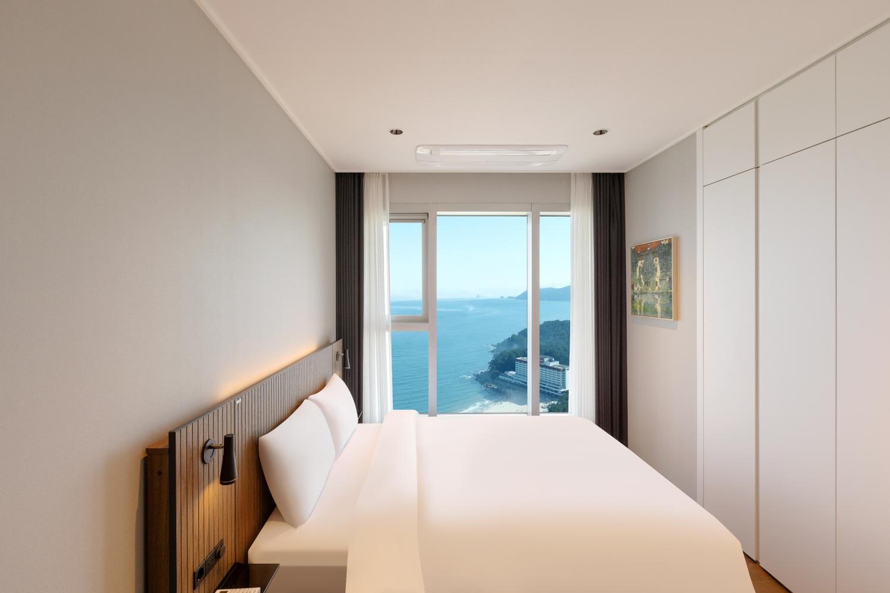 Panorama Suite Pent with Full Ocean View - Photo 9