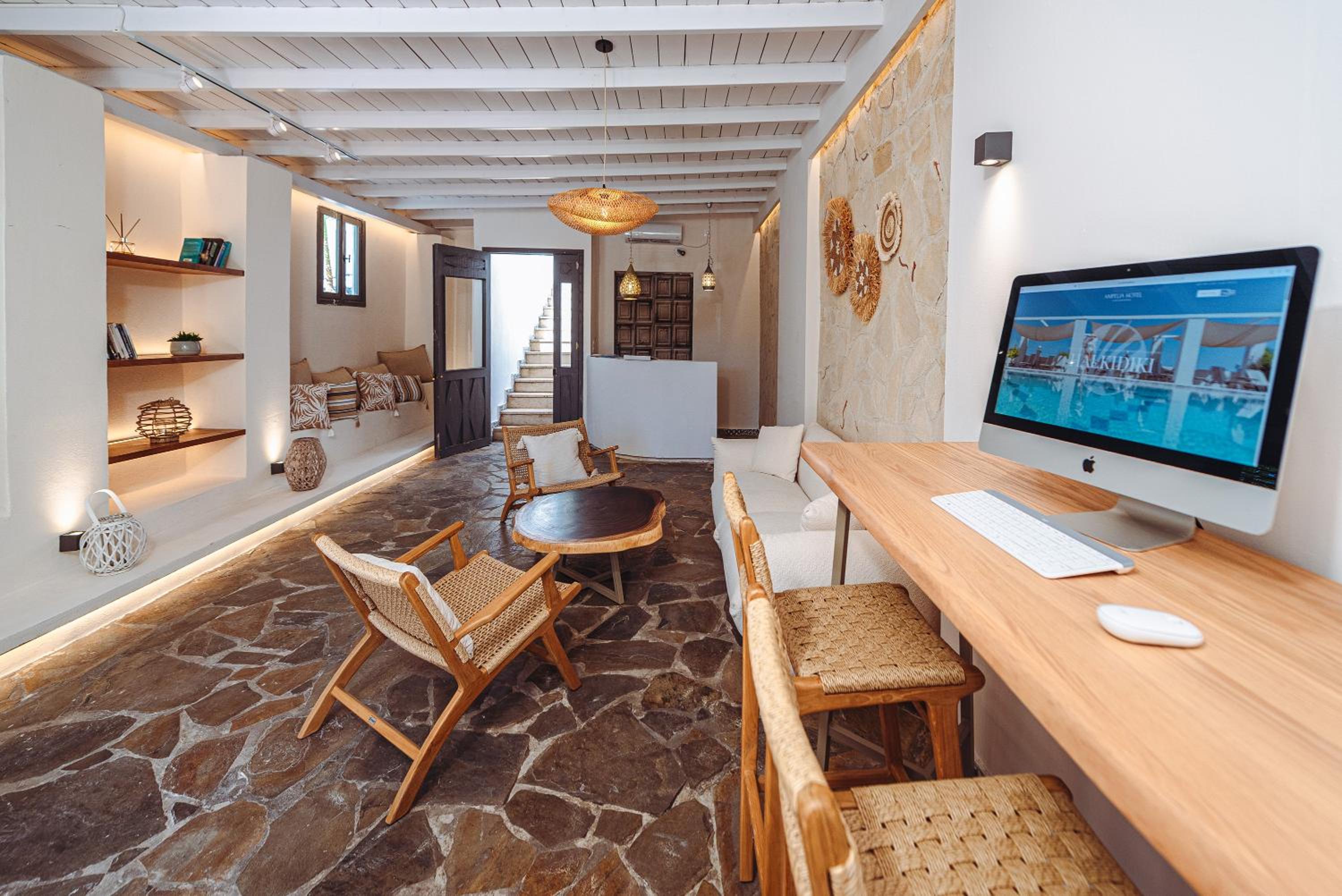 Two-Bedroom Apartment with Pool View photo 2