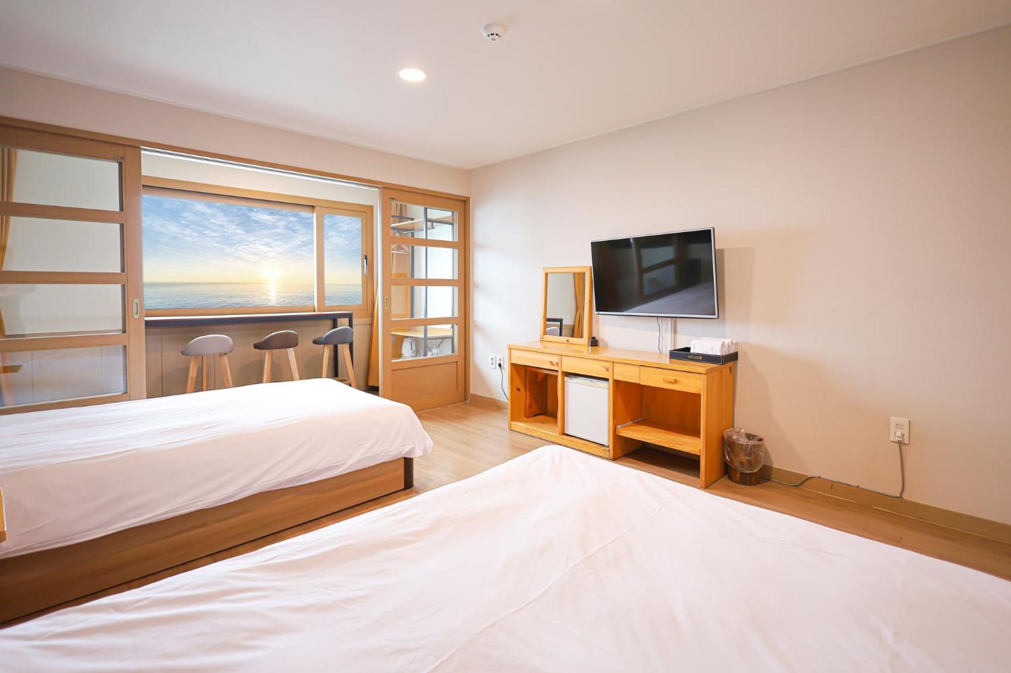Junior Suite with Ocean View photo 3