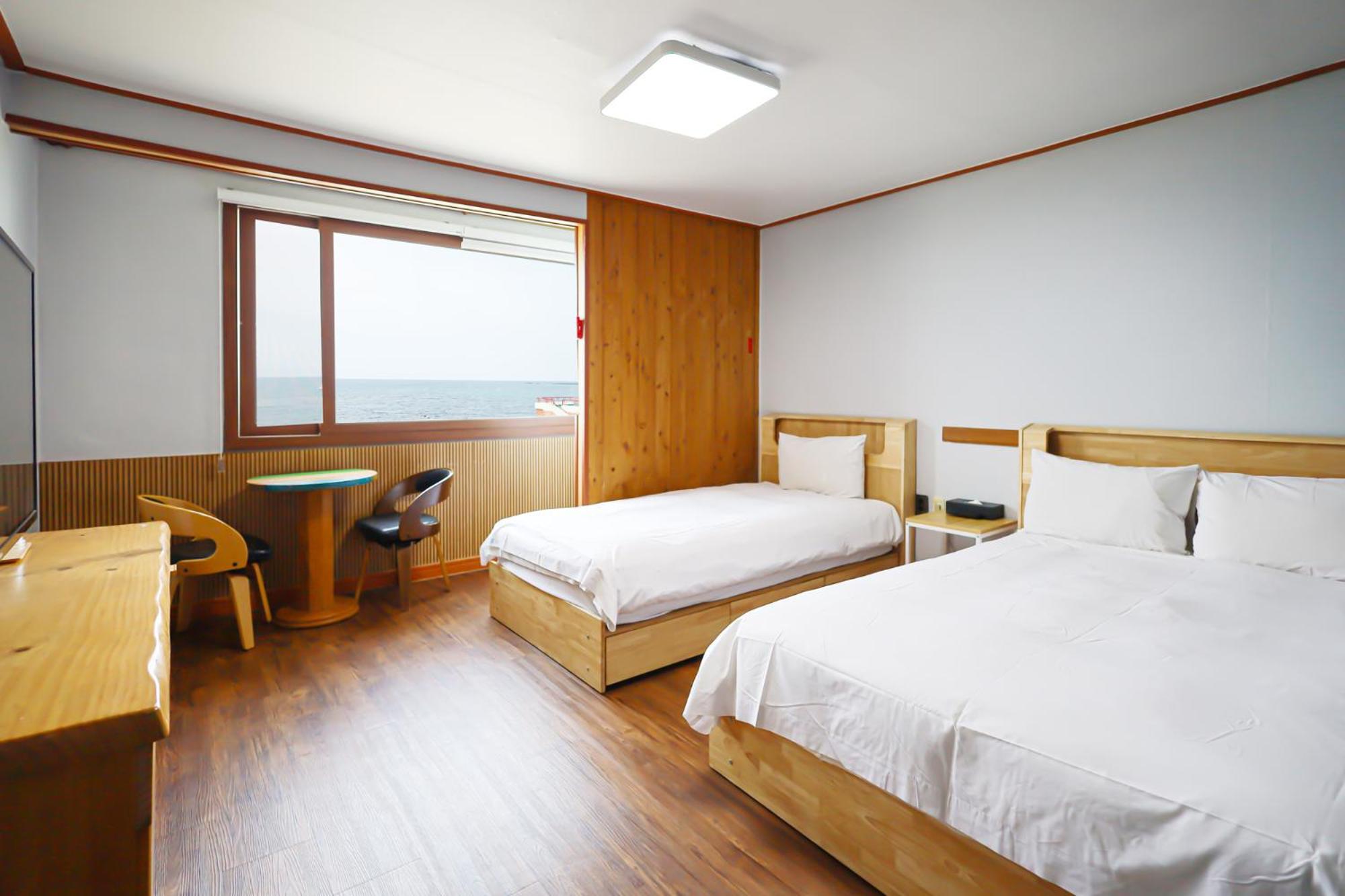 Deluxe Twin Room with Sea View photo 1